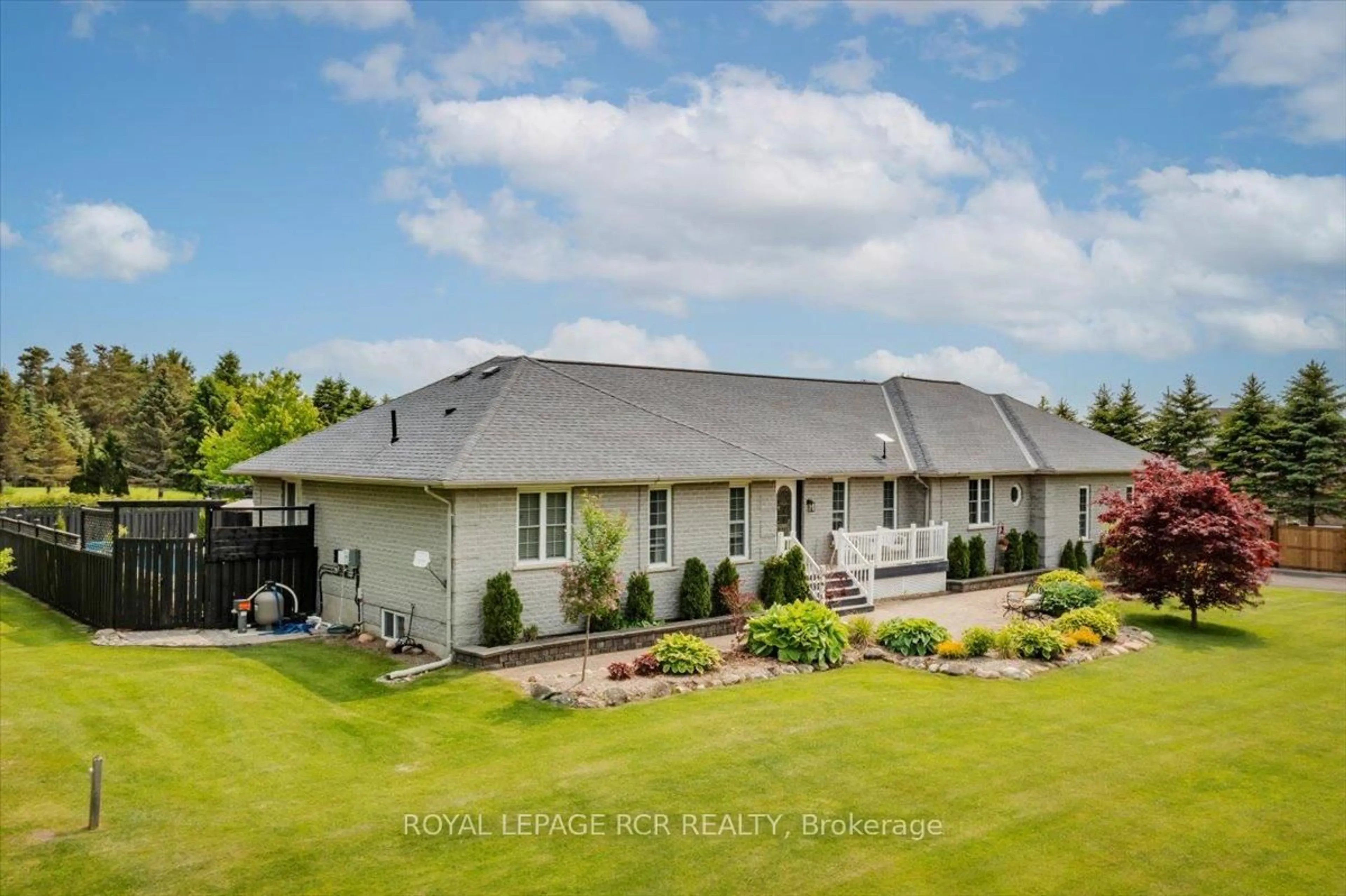 A pic from outside/outdoor area/front of a property/back of a property/a pic from drone, unknown for 395 Sandford Rd, Uxbridge Ontario L0C 1E0