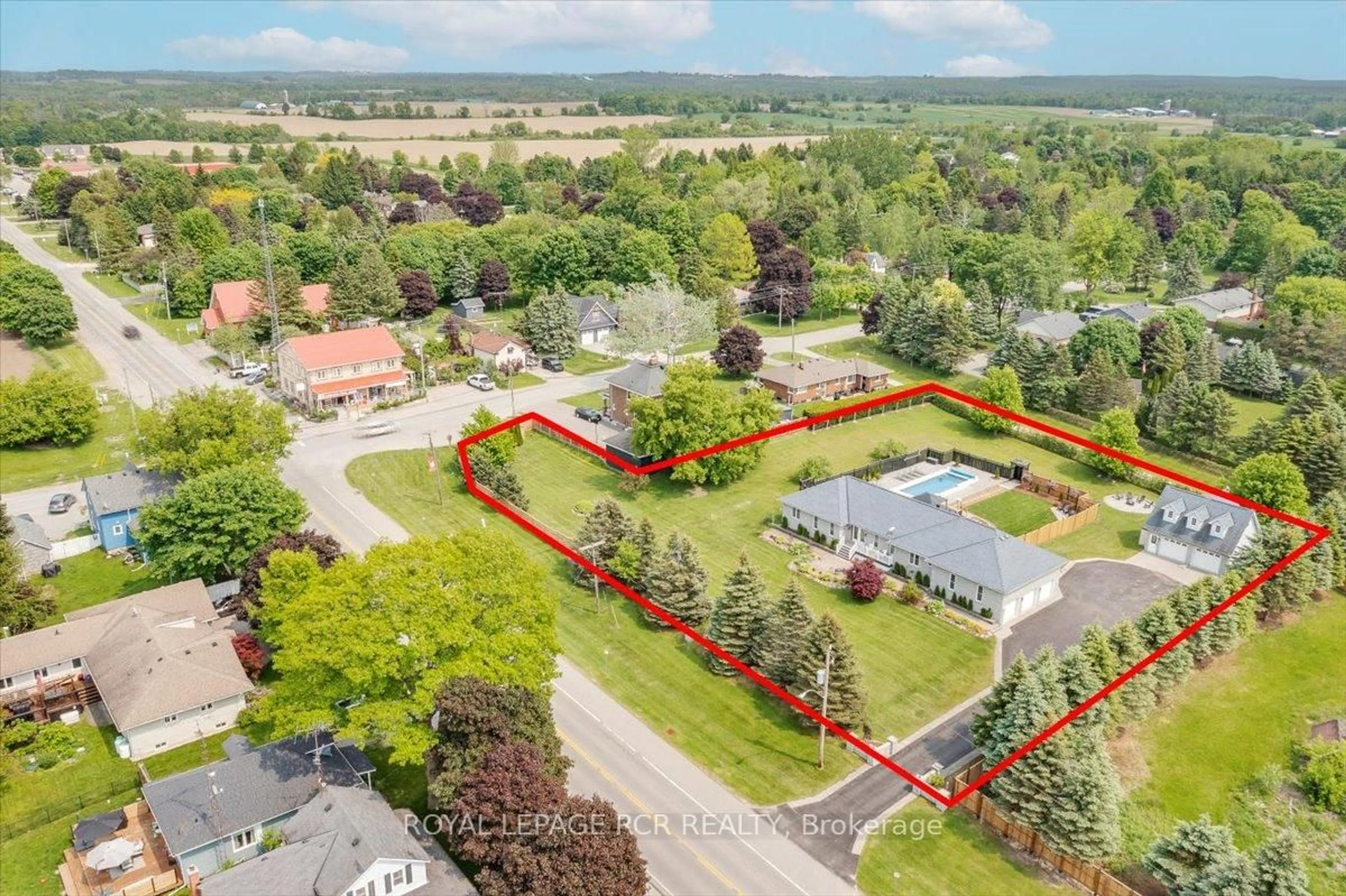 A pic from outside/outdoor area/front of a property/back of a property/a pic from drone, unknown for 395 Sandford Rd, Uxbridge Ontario L0C 1E0