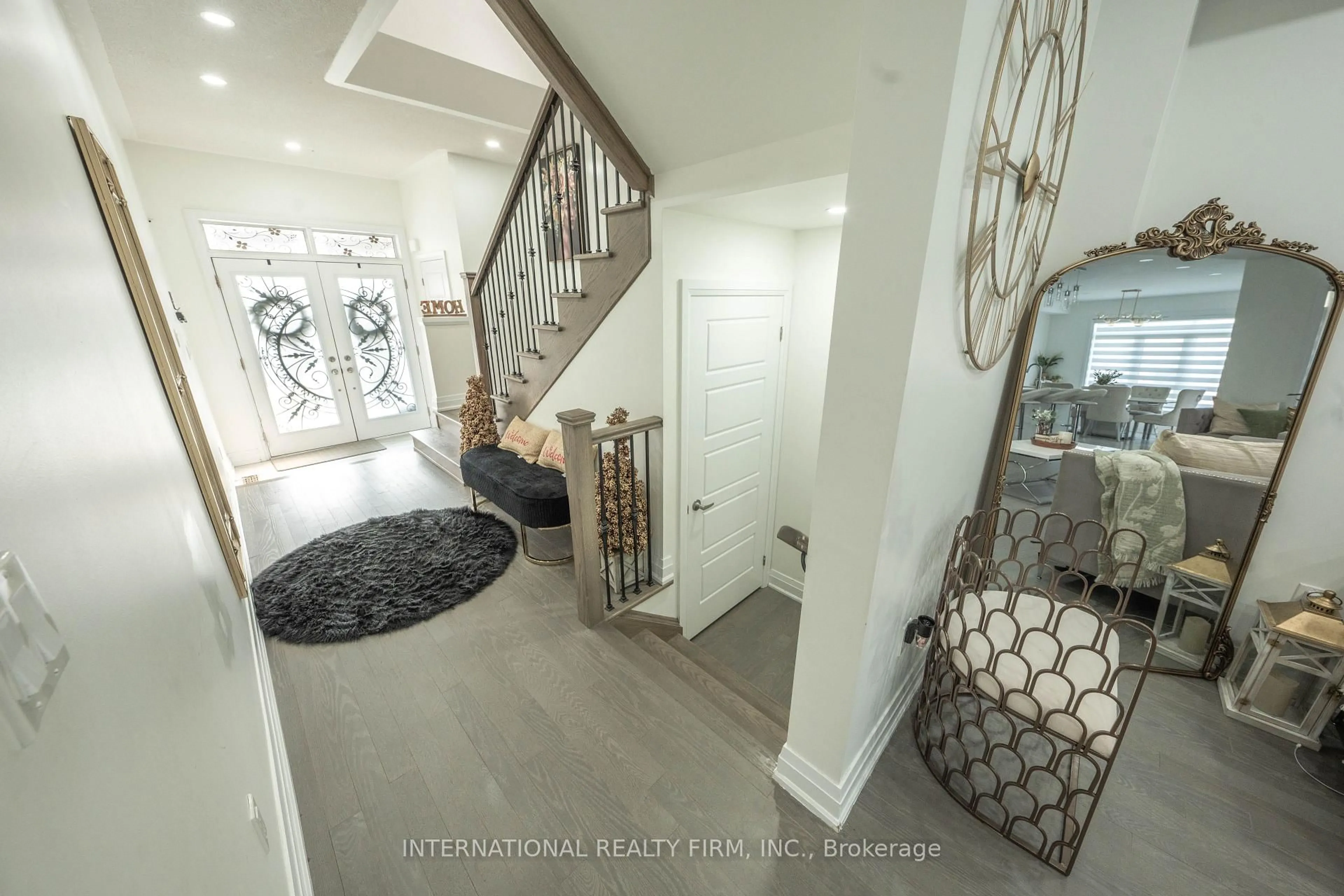 Indoor entryway for 61 Tiberini Way, Bradford West Gwillimbury Ontario L3Z 4K3