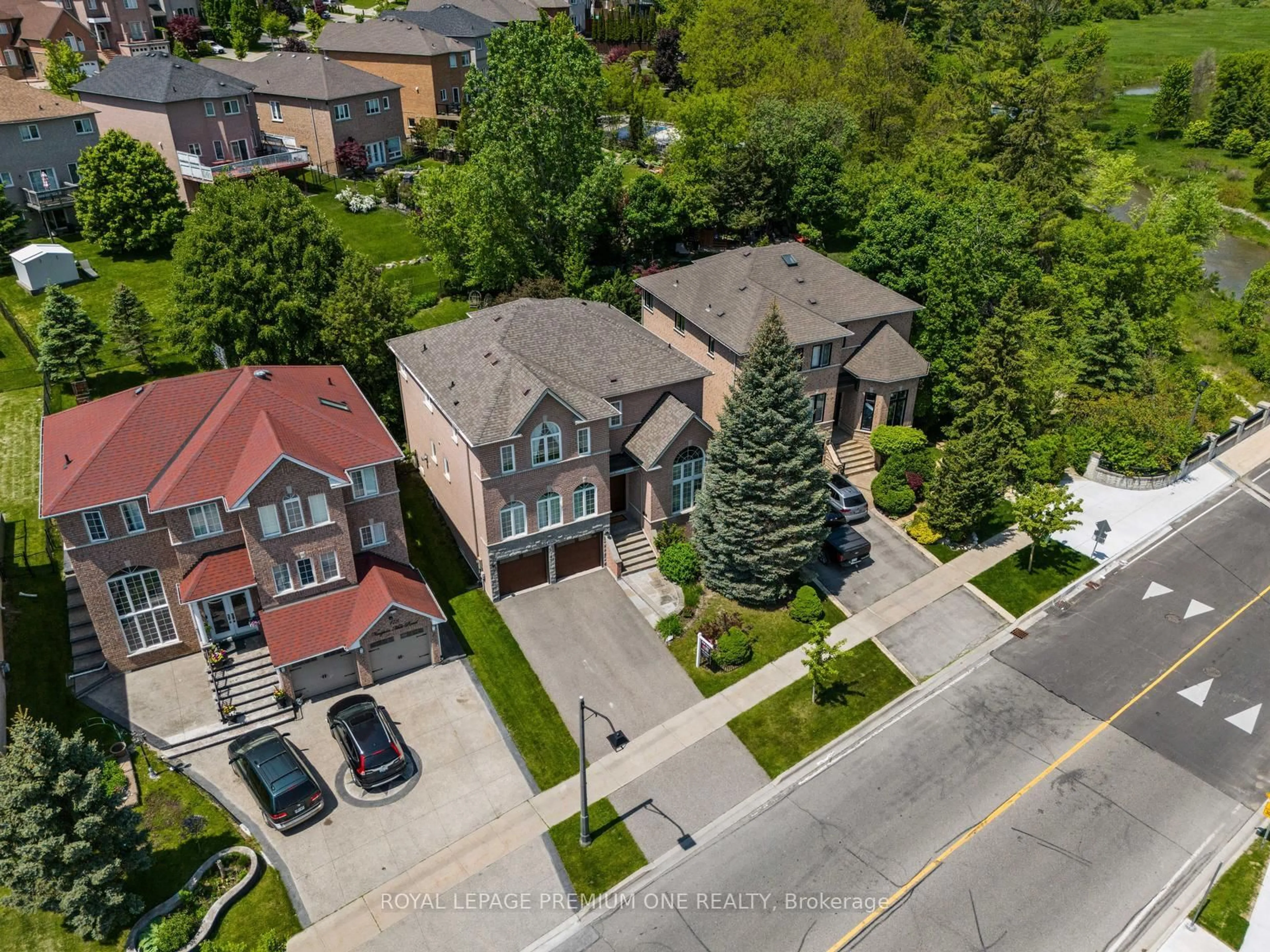A pic from outside/outdoor area/front of a property/back of a property/a pic from drone, street for 180 Vaughan Mills Rd, Vaughan Ontario L4H 1K2