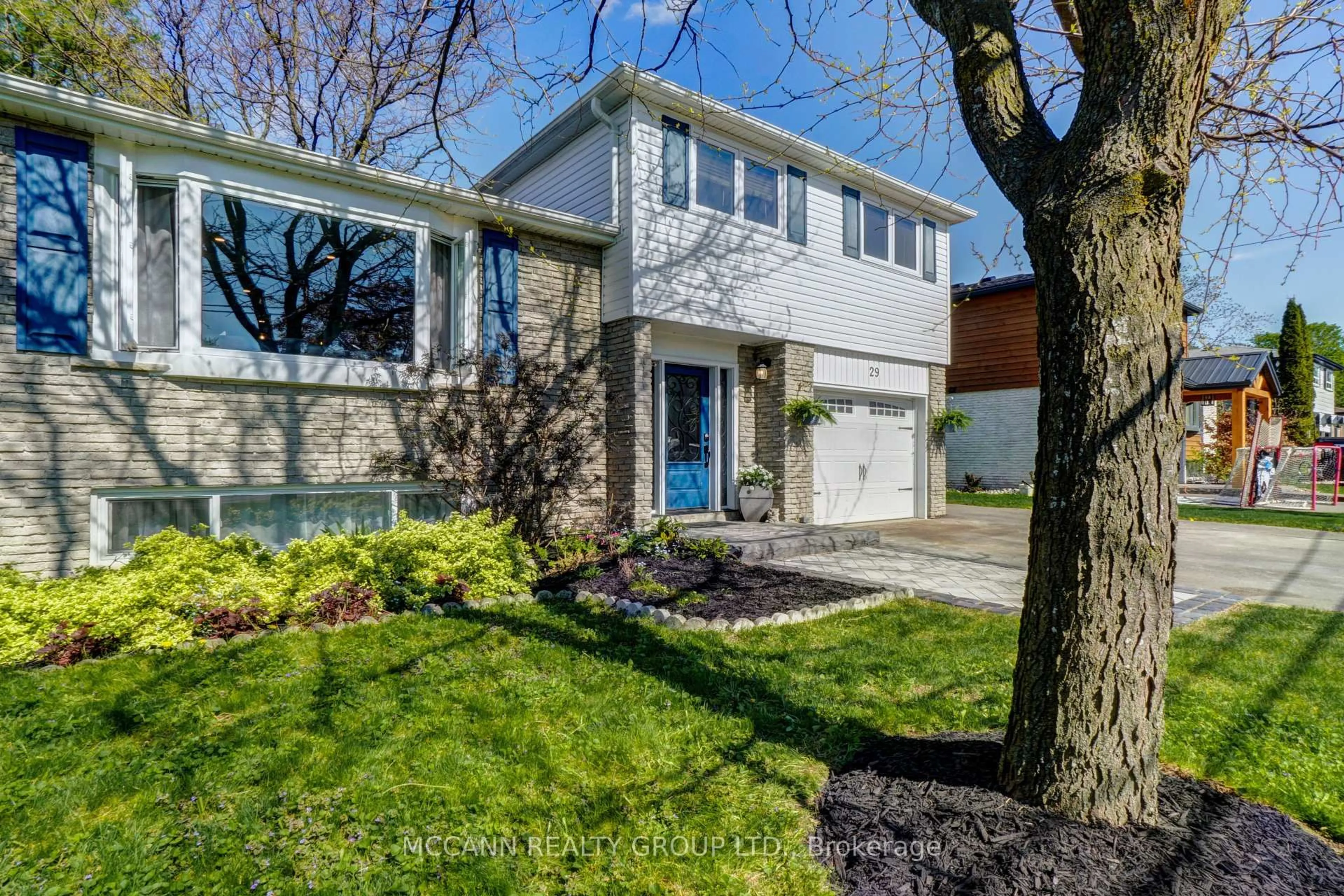 Home with brick exterior material, street for 29 Third Ave, Uxbridge Ontario L9P 1K2