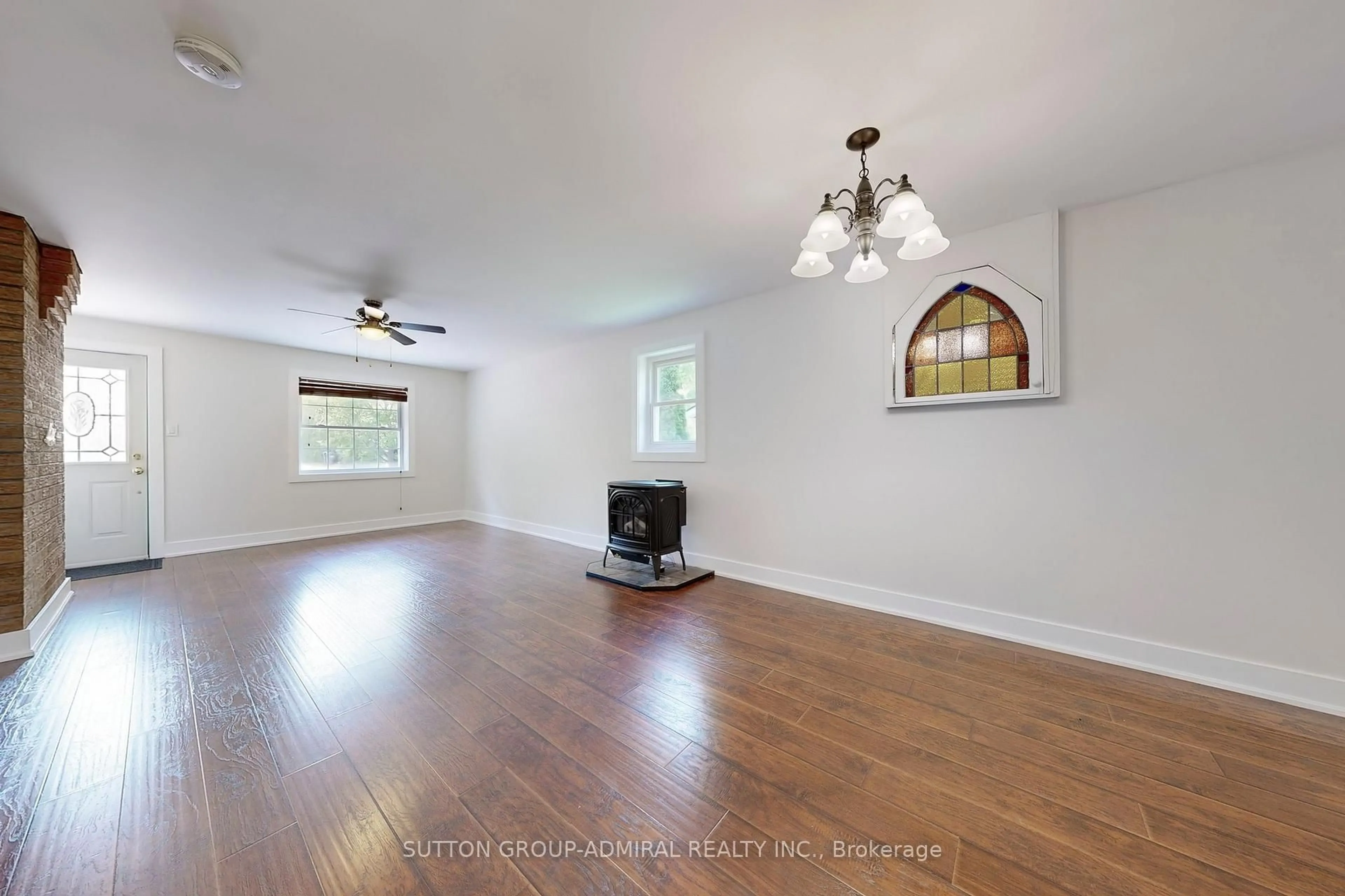 A pic of a room for 27 River Dr, Essa Ontario L0M 1B2