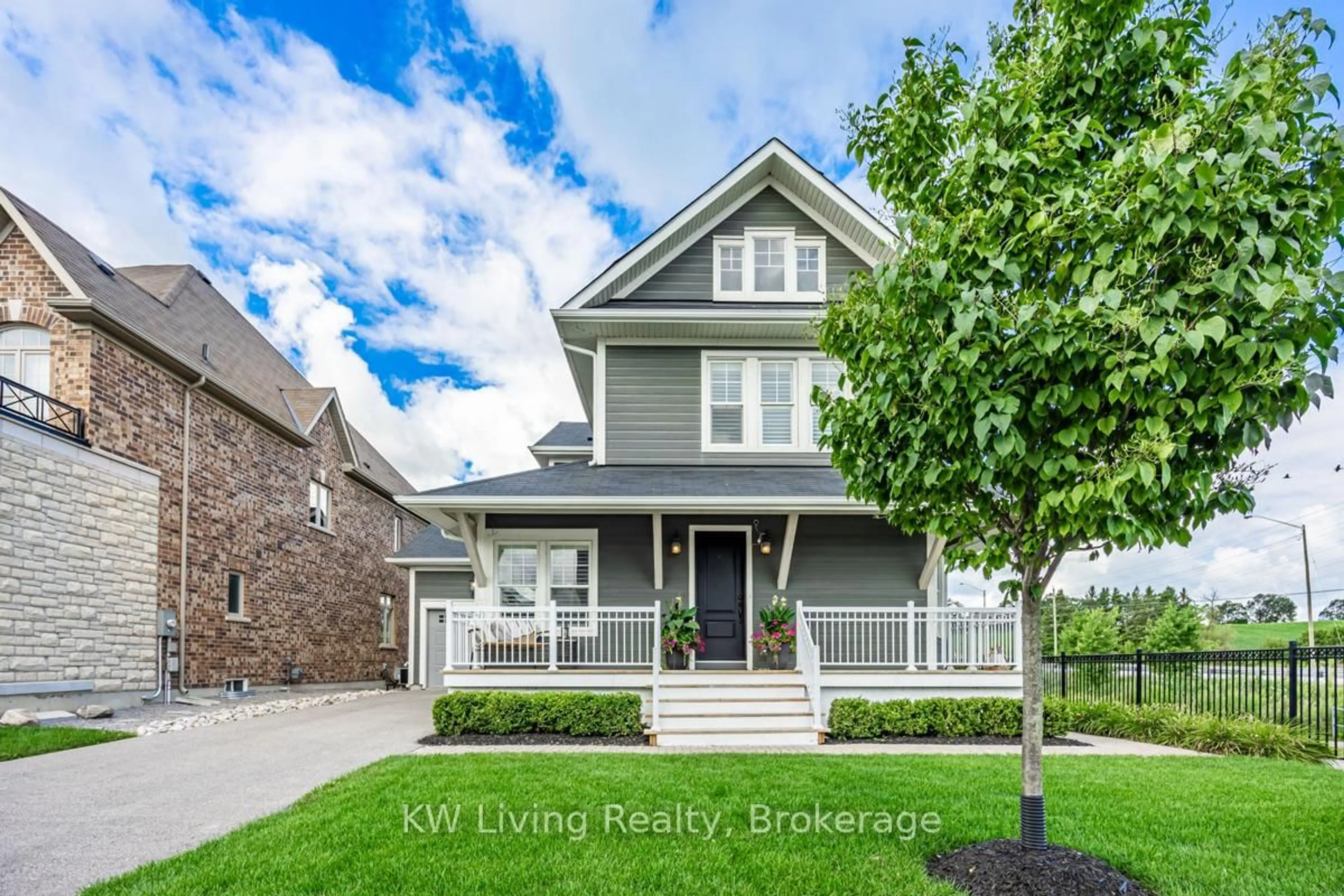 Home with vinyl exterior material, street for 86 Beechborough Cres, East Gwillimbury Ontario L9N 0N9