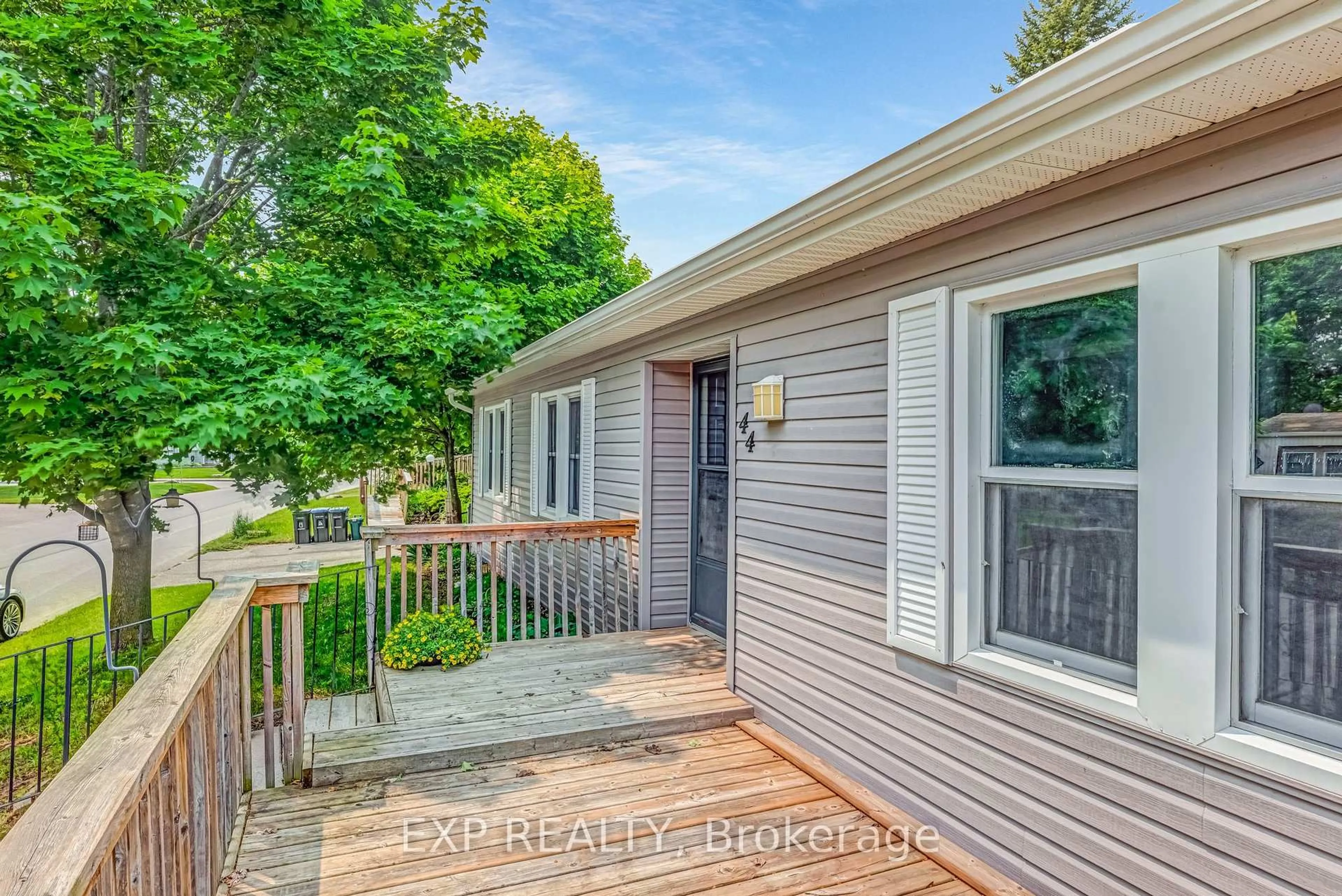 Home with vinyl exterior material, water/lake/river/ocean view for 44 Linden Lane, Innisfil Ontario L9S 1P2
