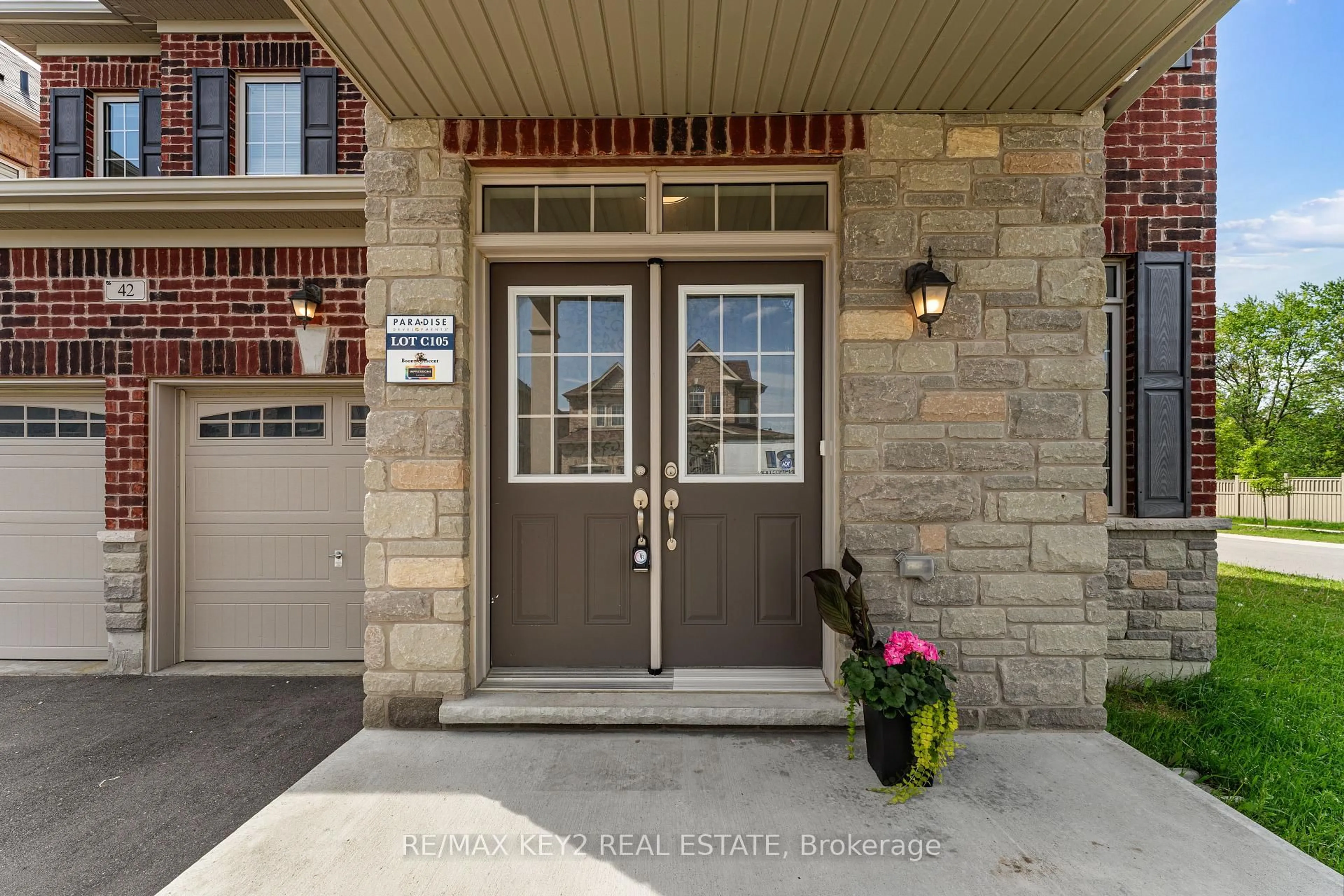 Indoor entryway for 42 Boone Cres, Vaughan Ontario L4H 4V1