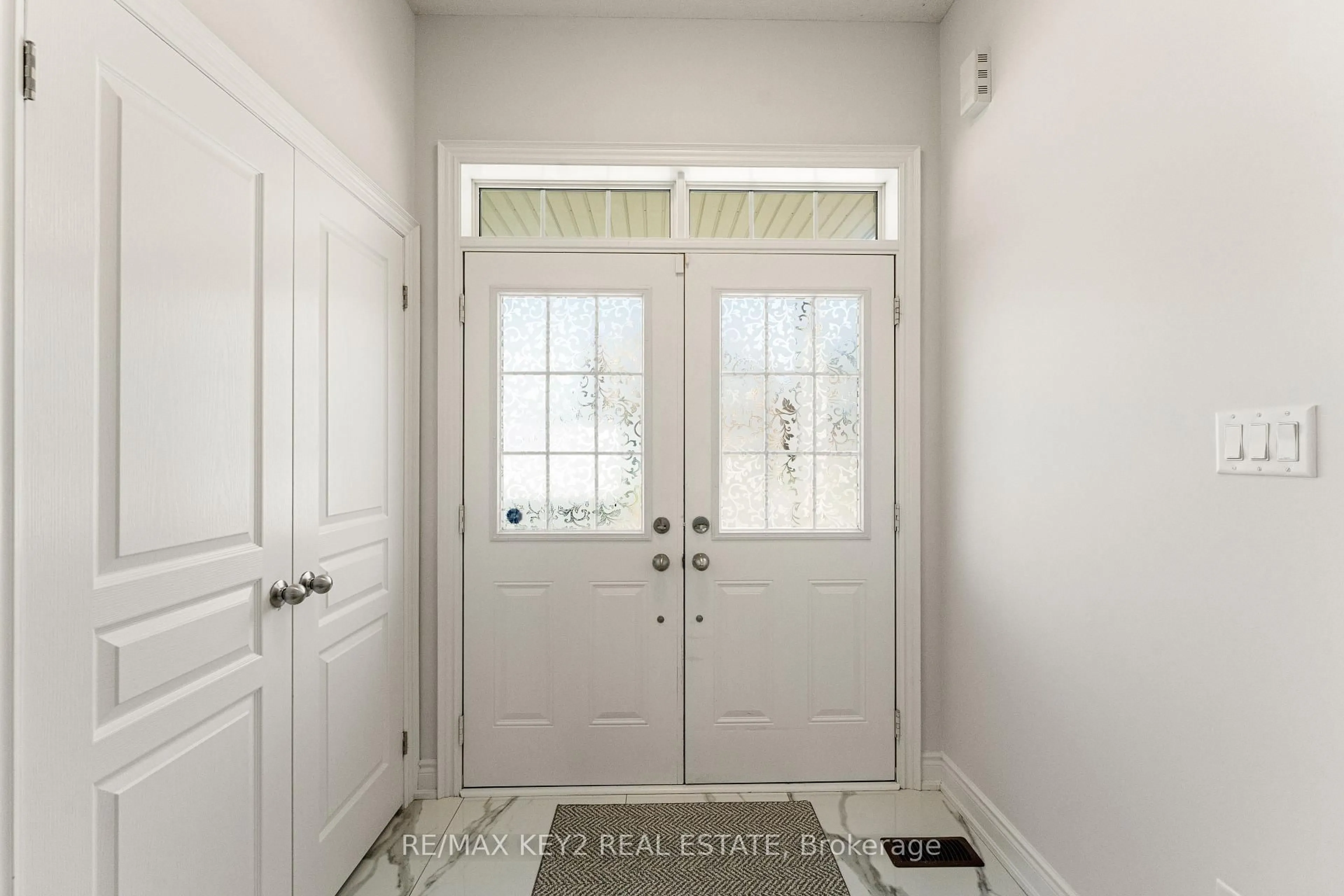 Indoor entryway for 42 Boone Cres, Vaughan Ontario L4H 4V1