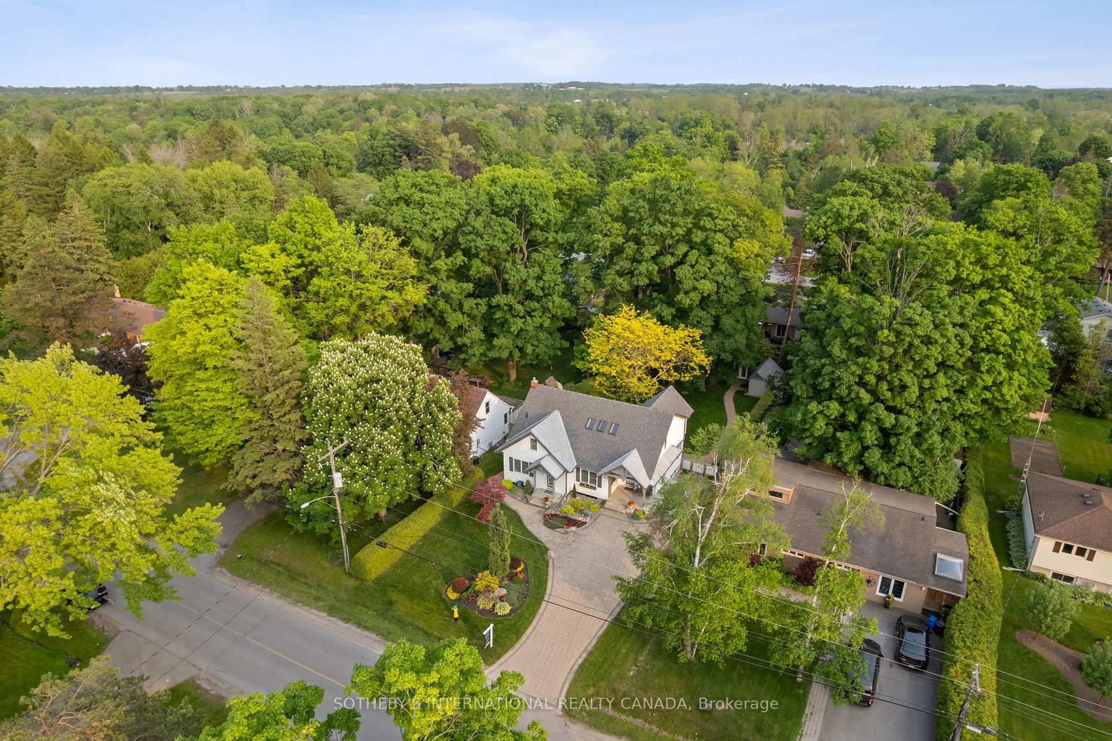 A pic from outside/outdoor area/front of a property/back of a property/a pic from drone, forest/trees view for 35 Wood River Bend, Georgina Ontario L0E 1R0