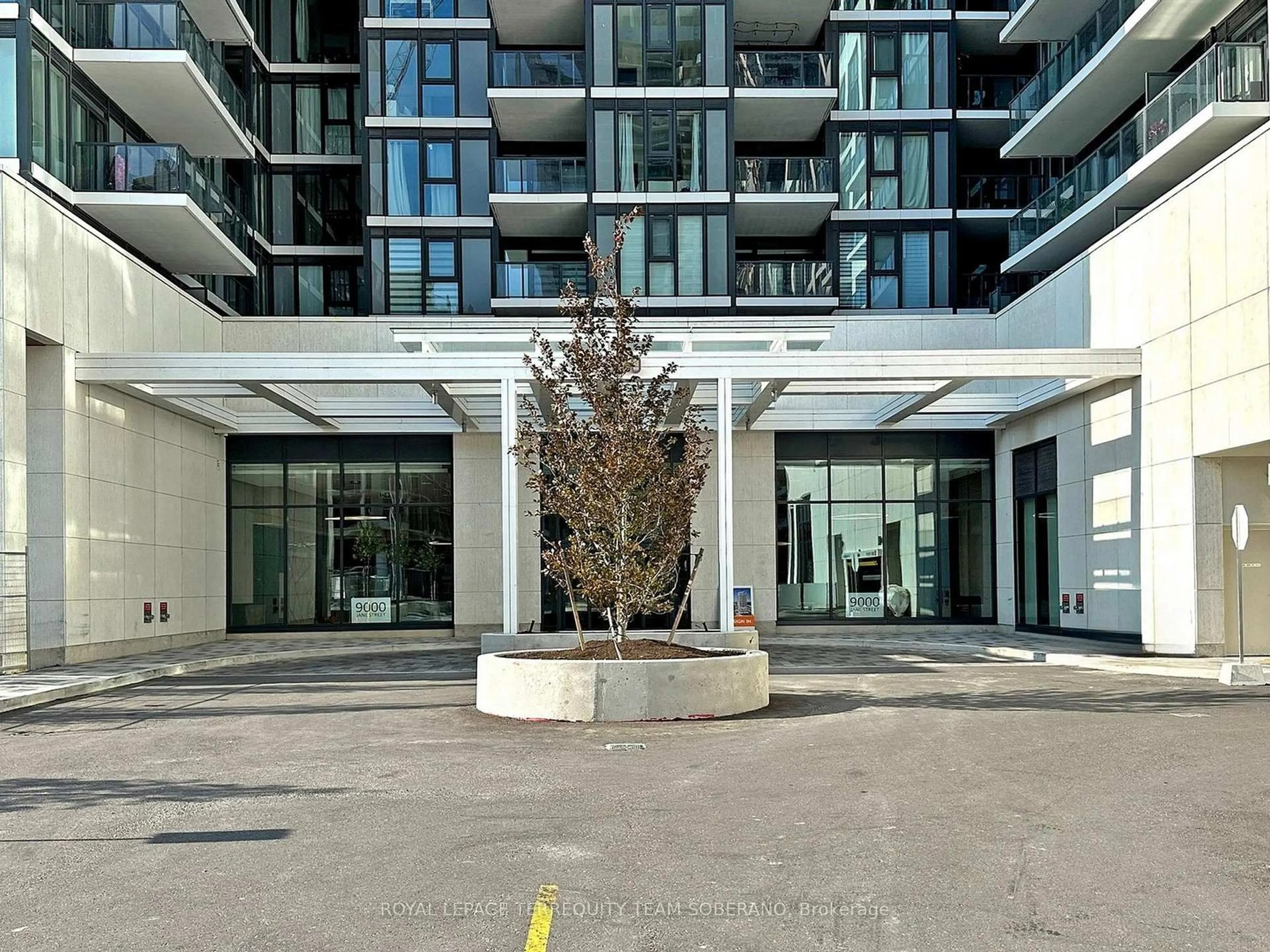 Indoor foyer for 9000 Jane St #529, Vaughan Ontario L4K 0M6