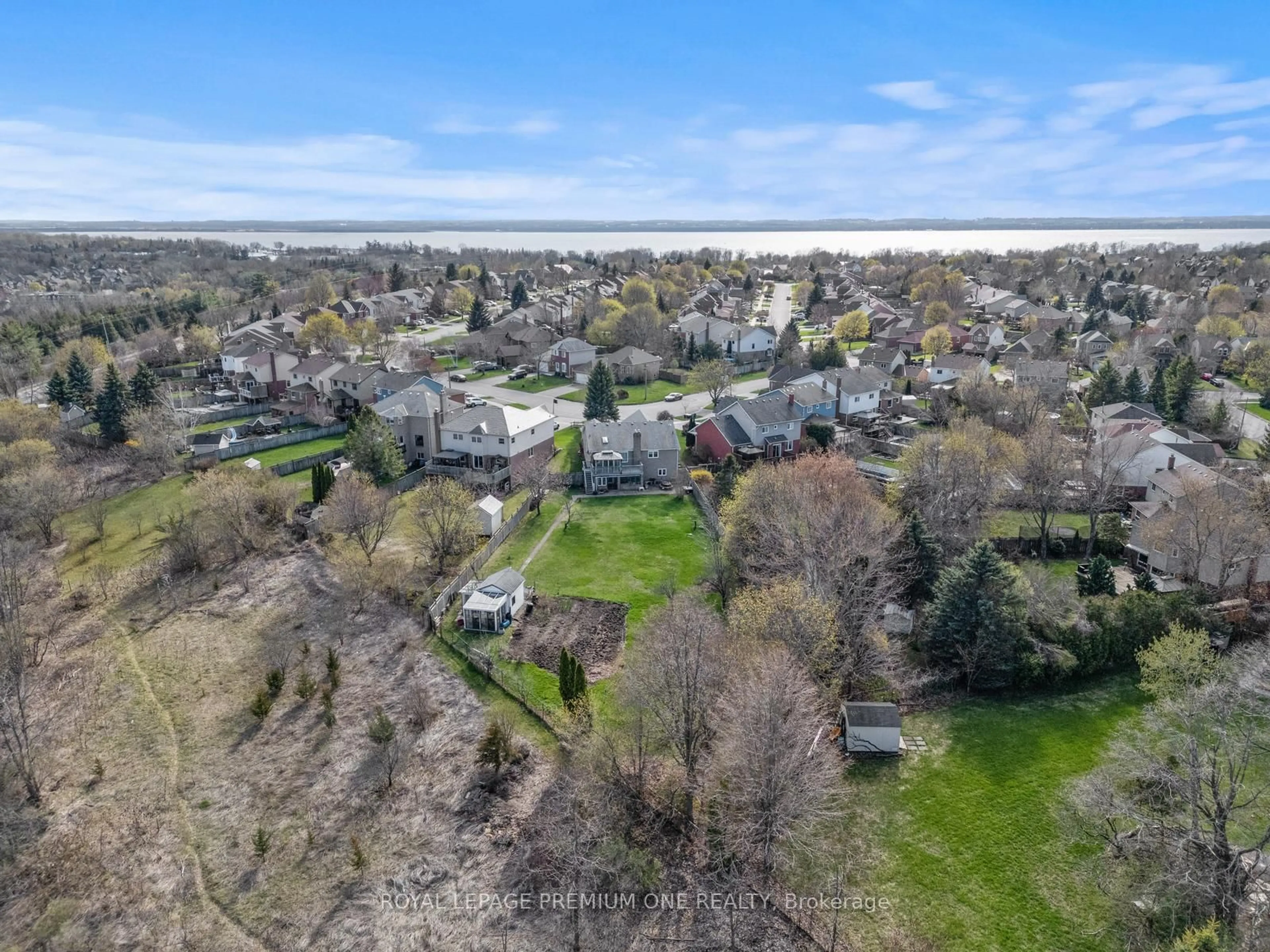 A pic from outside/outdoor area/front of a property/back of a property/a pic from drone, unknown for 14 CARRICK Ave, Georgina Ontario L4P 3R4