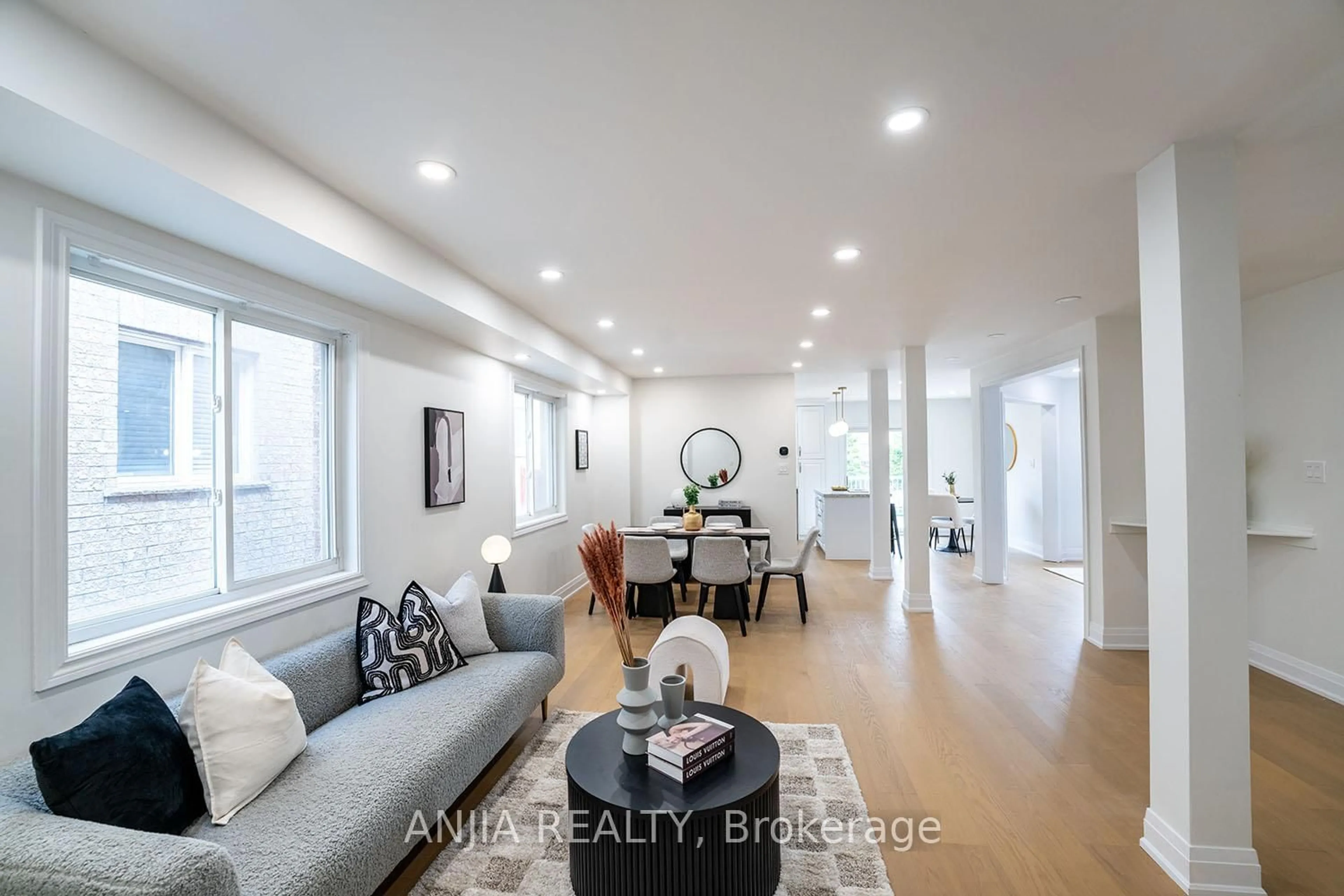 Unknown for 262 Helen Ave, Markham Ontario L3R 1K1