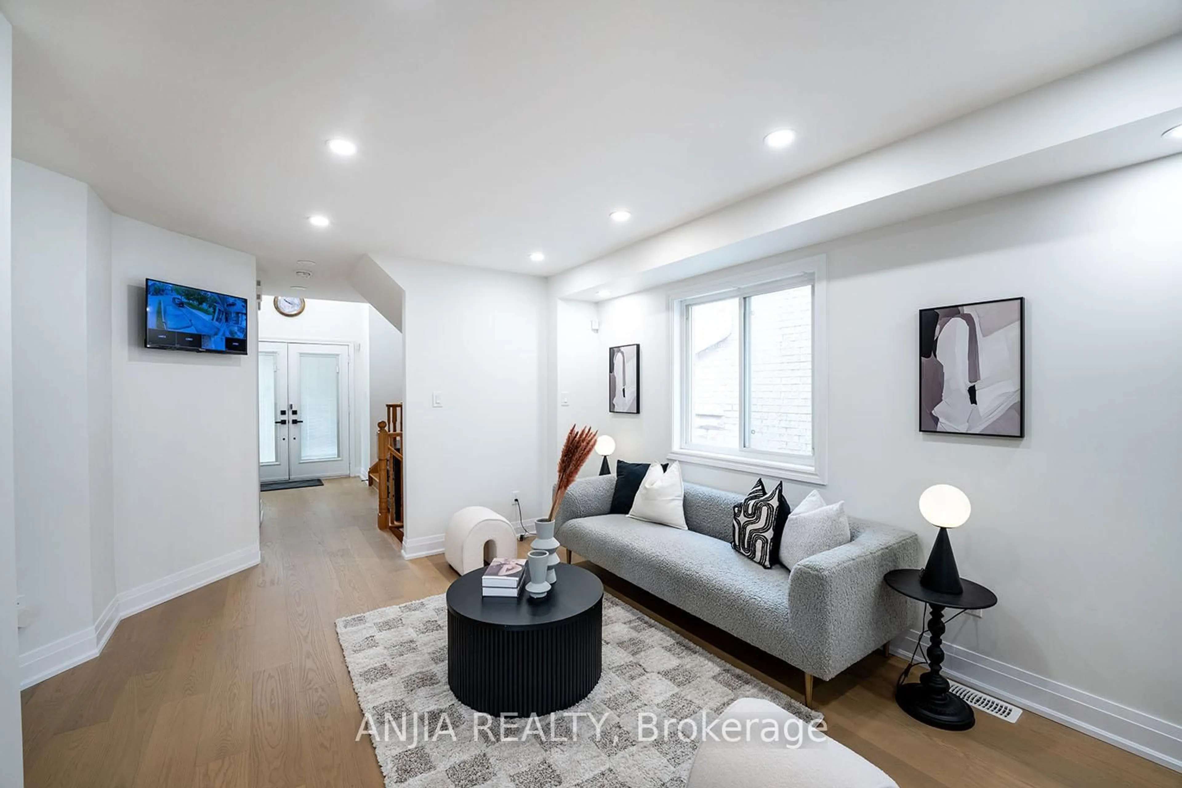 Living room with furniture, unknown for 262 Helen Ave, Markham Ontario L3R 1K1