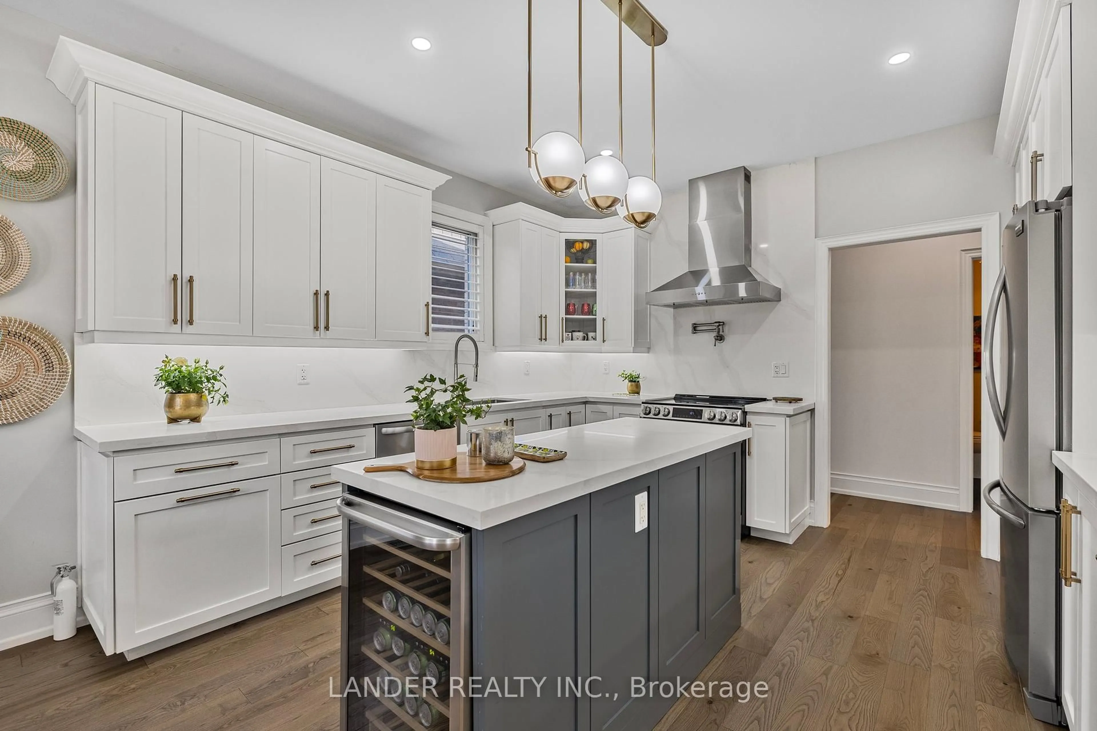 Open concept kitchen, unknown for 20 Don Rose Blvd, East Gwillimbury Ontario L0G 1M0