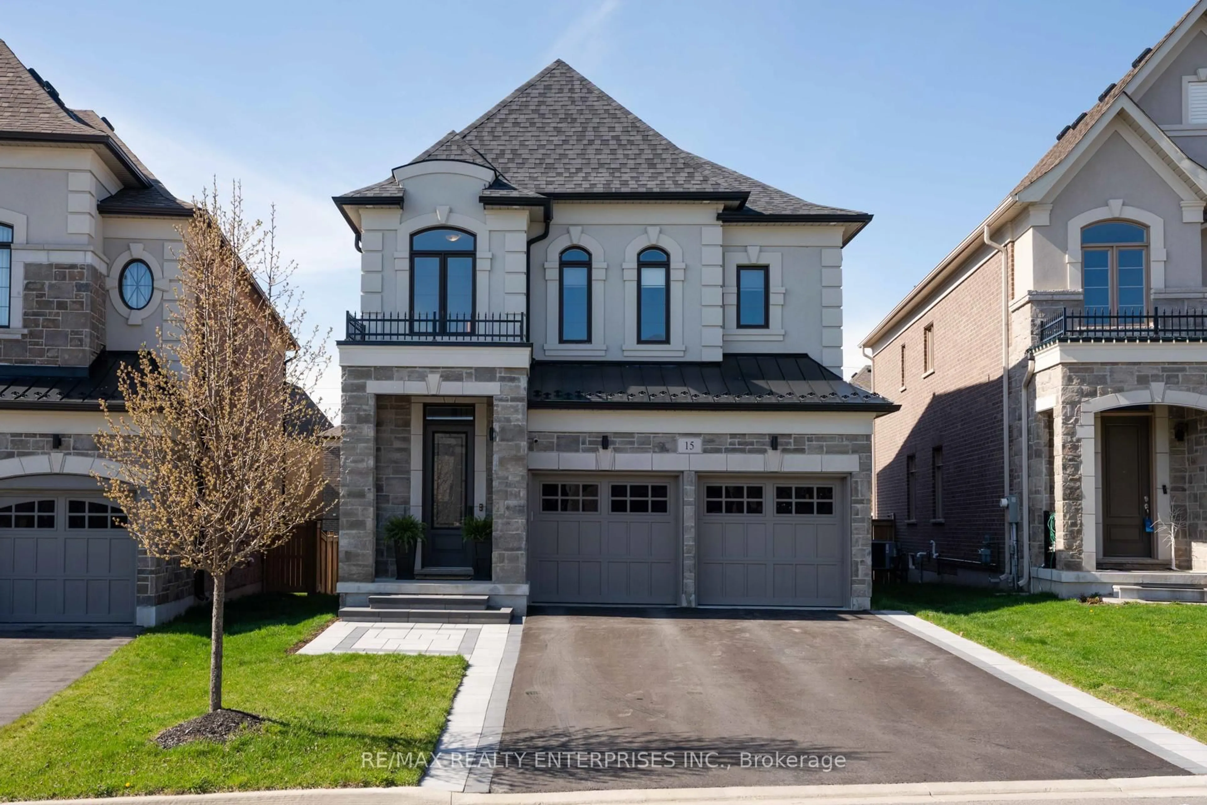 Home with brick exterior material, street for 15 Botelho Circ, Aurora Ontario L4G 3X2