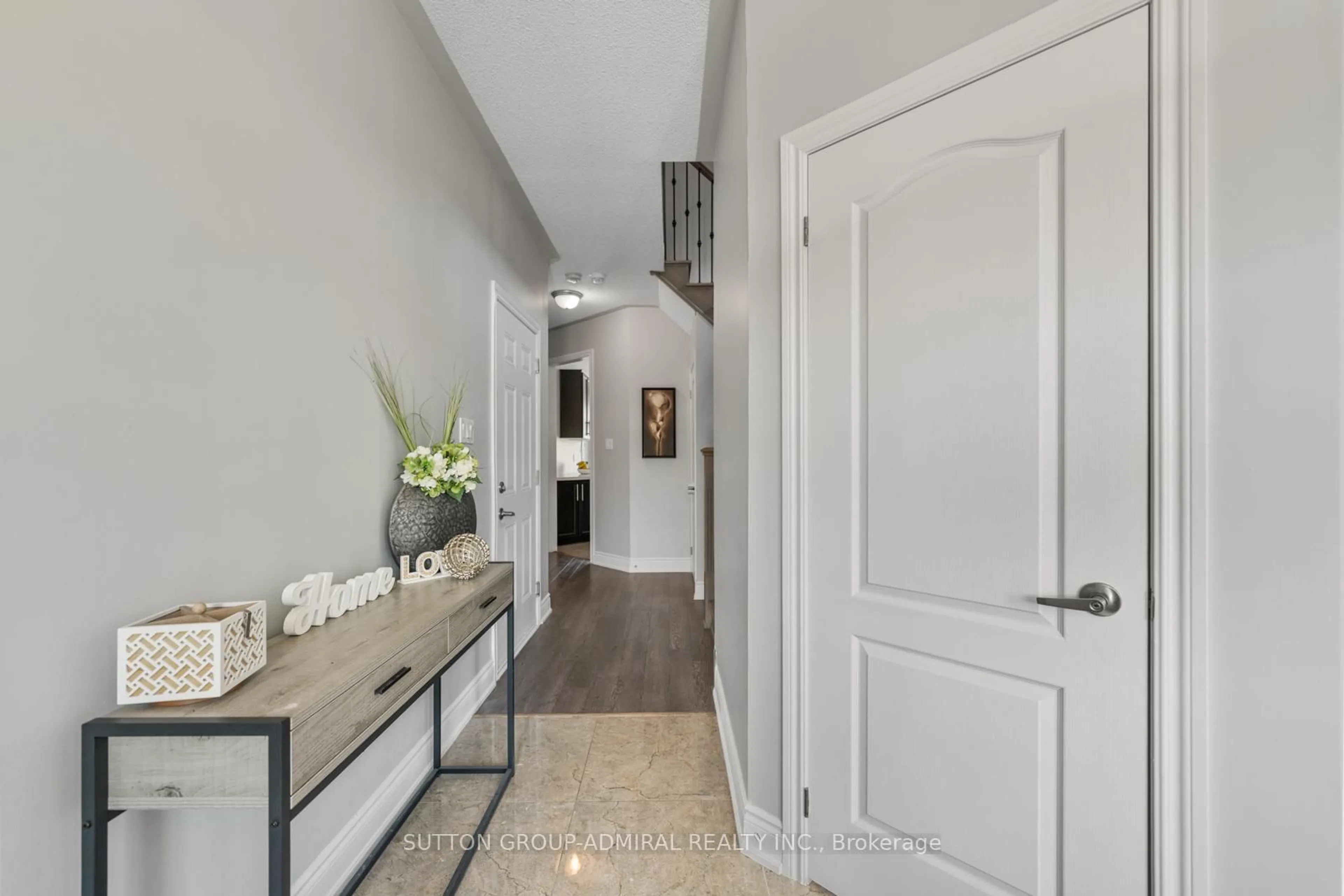 Indoor entryway for 186 Romanelli Cres, Bradford West Gwillimbury Ontario L3Z 0X6