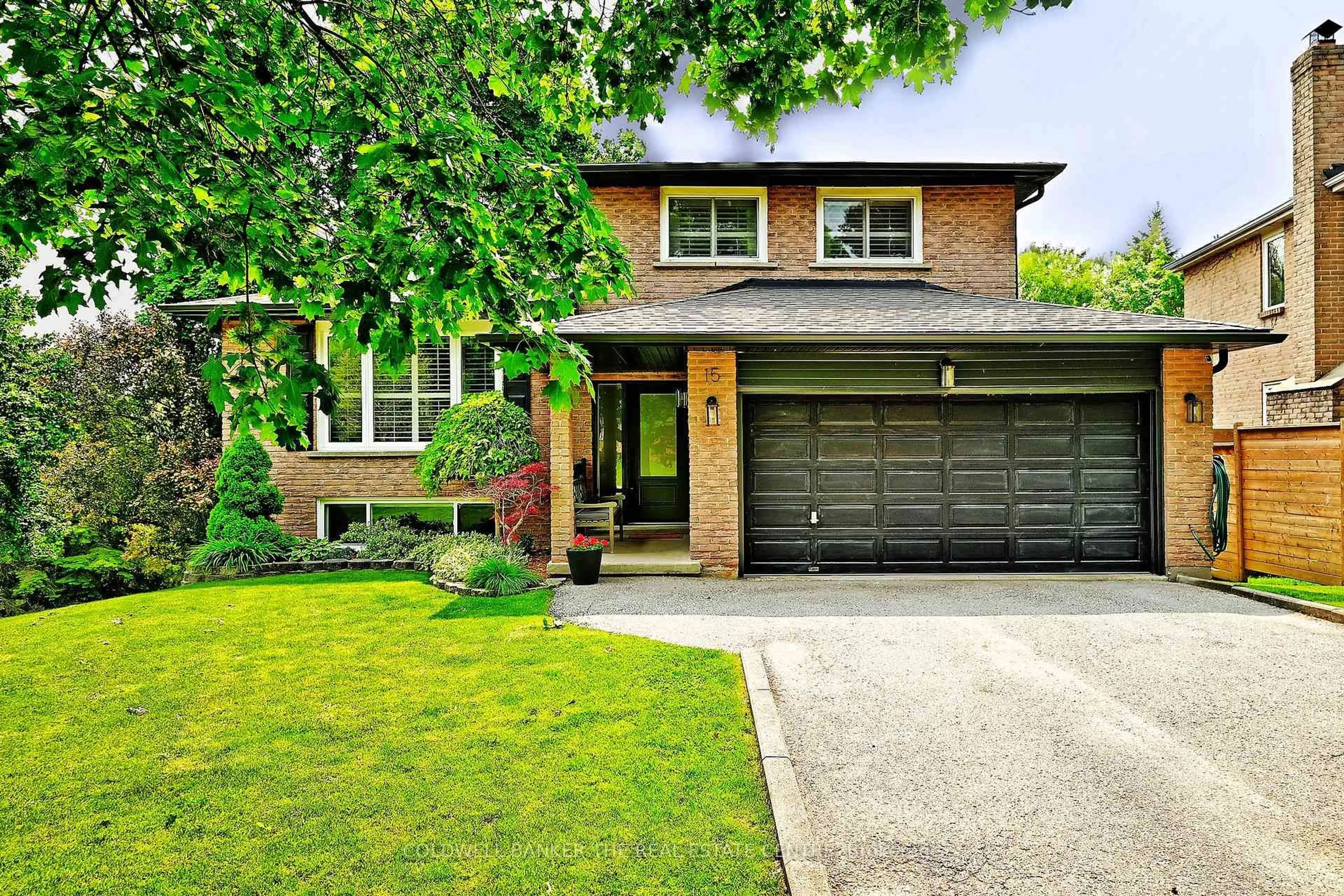 Home with brick exterior material, street for 15 Earls Crt, East Gwillimbury Ontario L9N 1E5