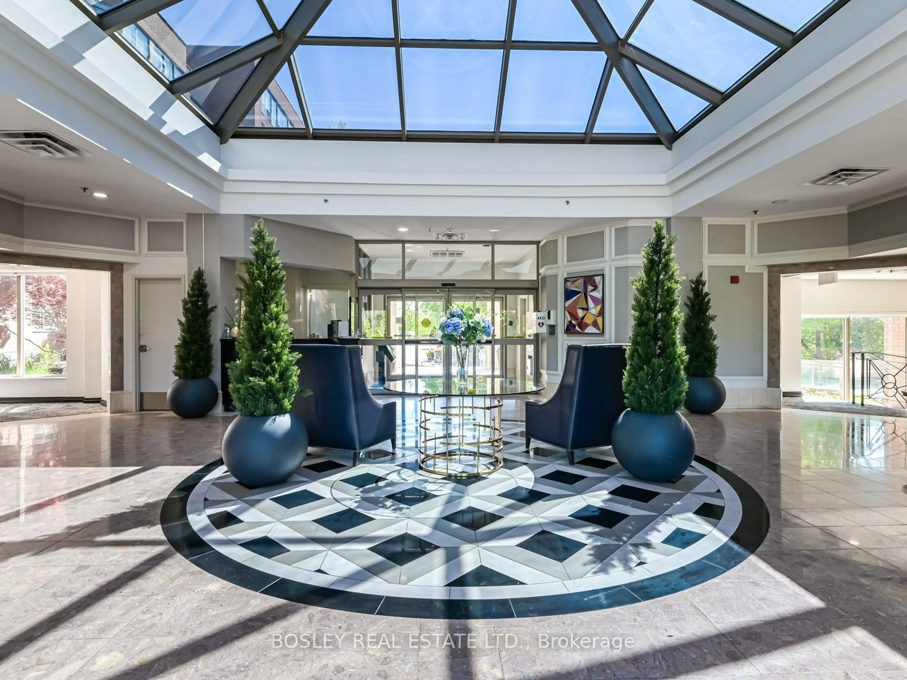 Lobby for 14924 Yonge St #110, Aurora Ontario L4G 1M7