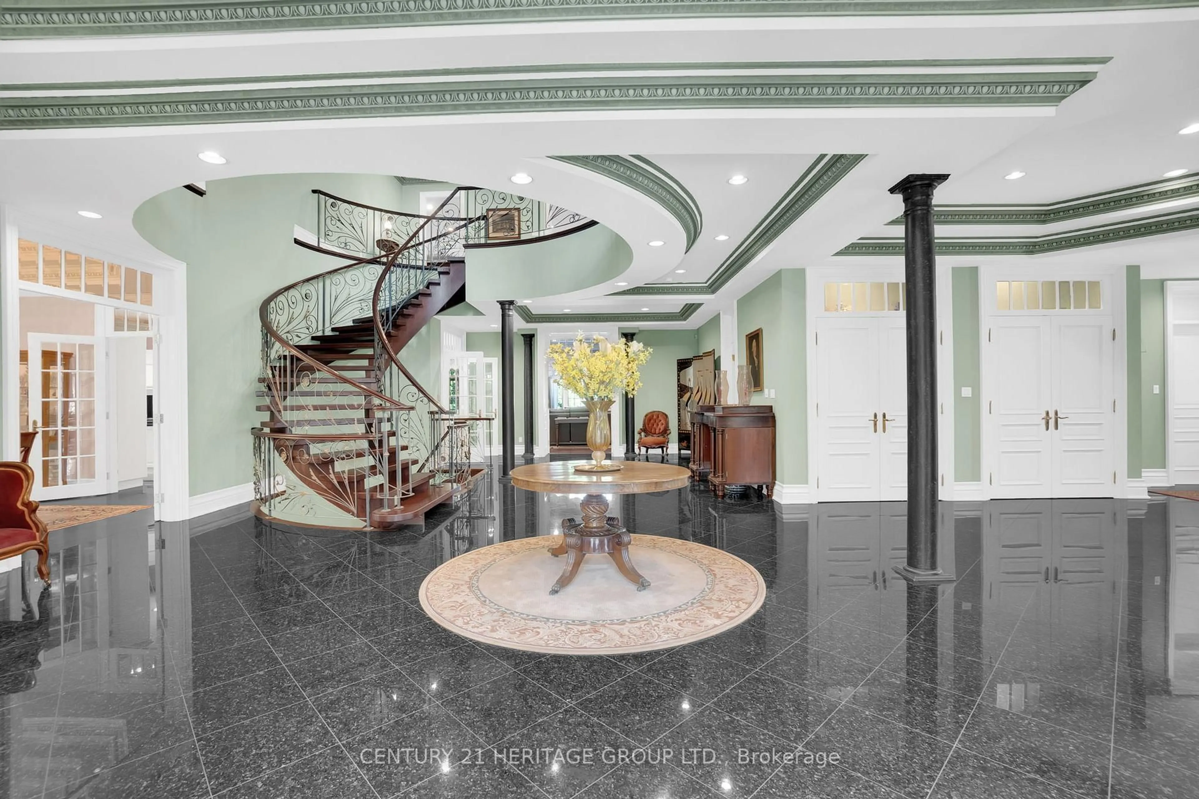 Indoor foyer for 34 Maryvale Cres, Richmond Hill Ontario L4C 6P8