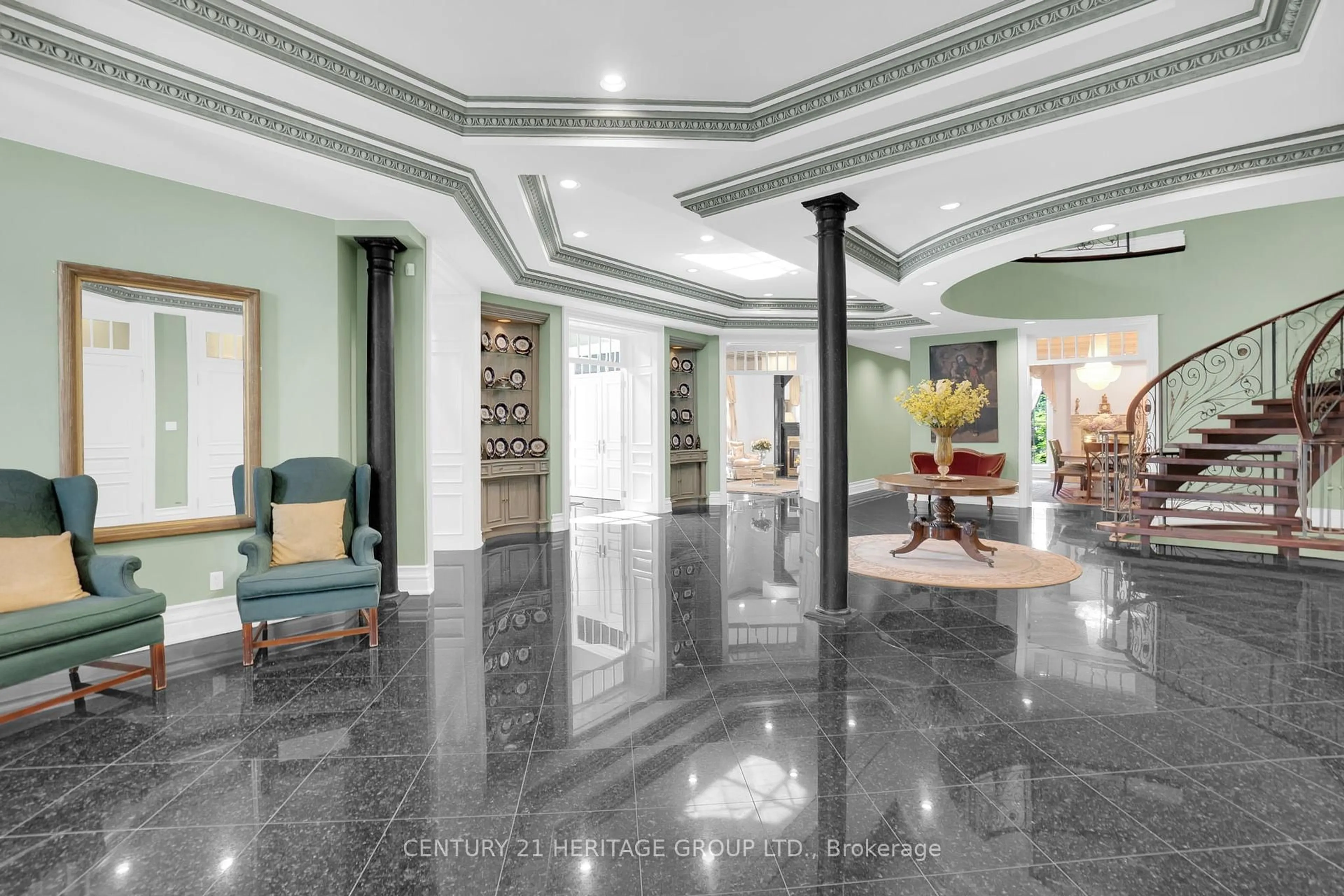 Lobby for 34 Maryvale Cres, Richmond Hill Ontario L4C 6P8