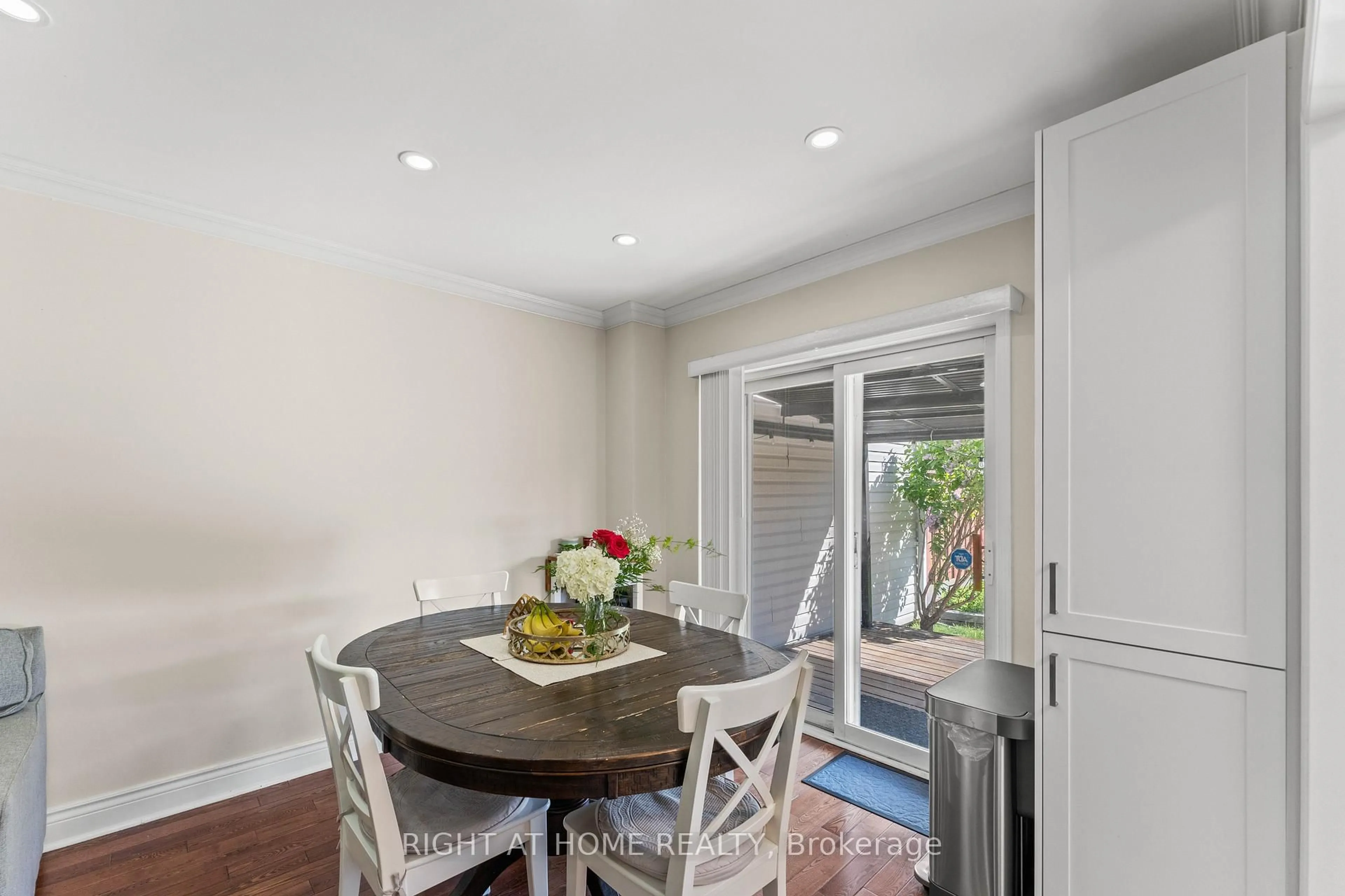 Dining room, wood/laminate floor for 115 Ferncliffe Cres, Markham Ontario L3S 4N7
