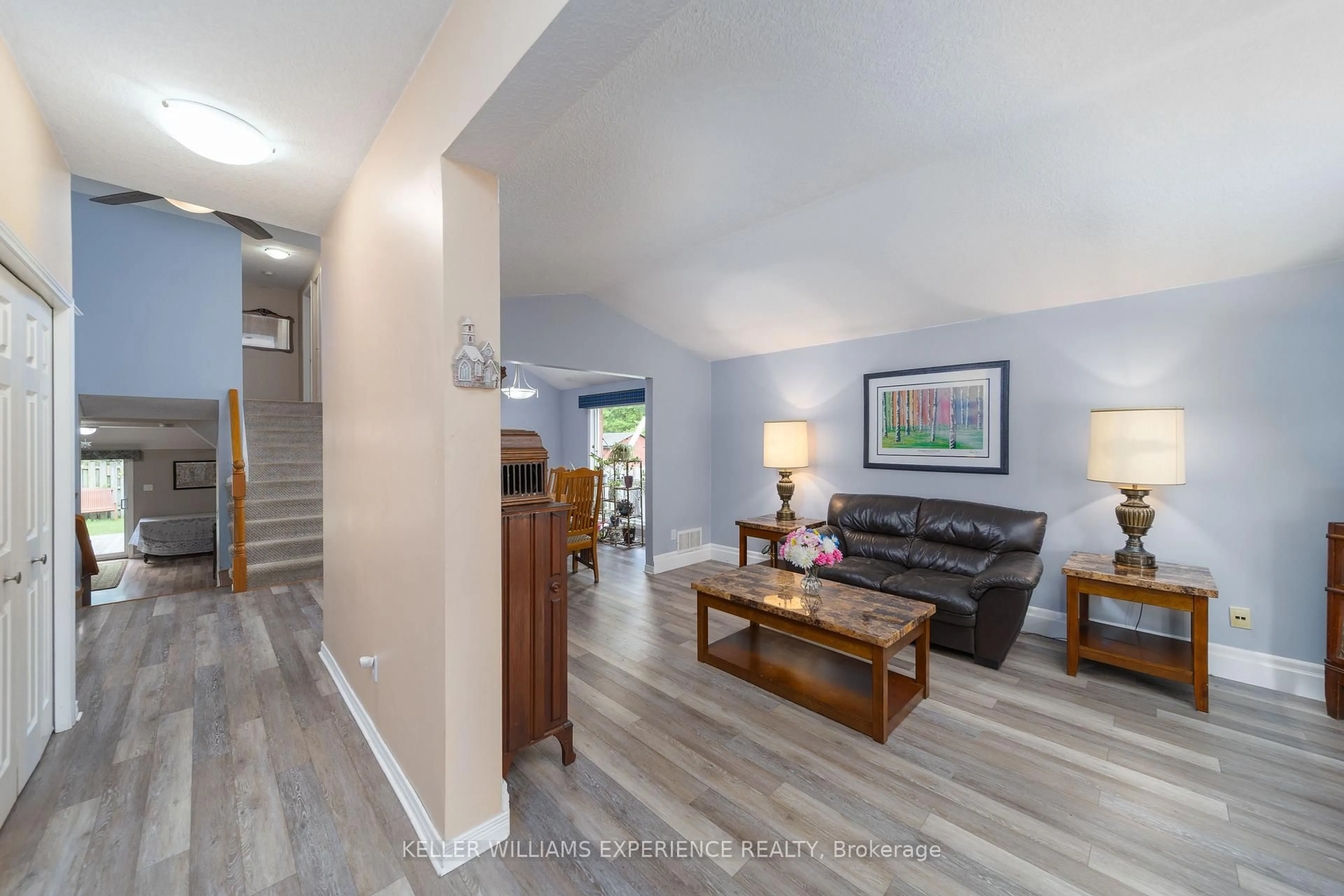 Unknown for 137 Queen St, New Tecumseth Ontario L9R 1K4