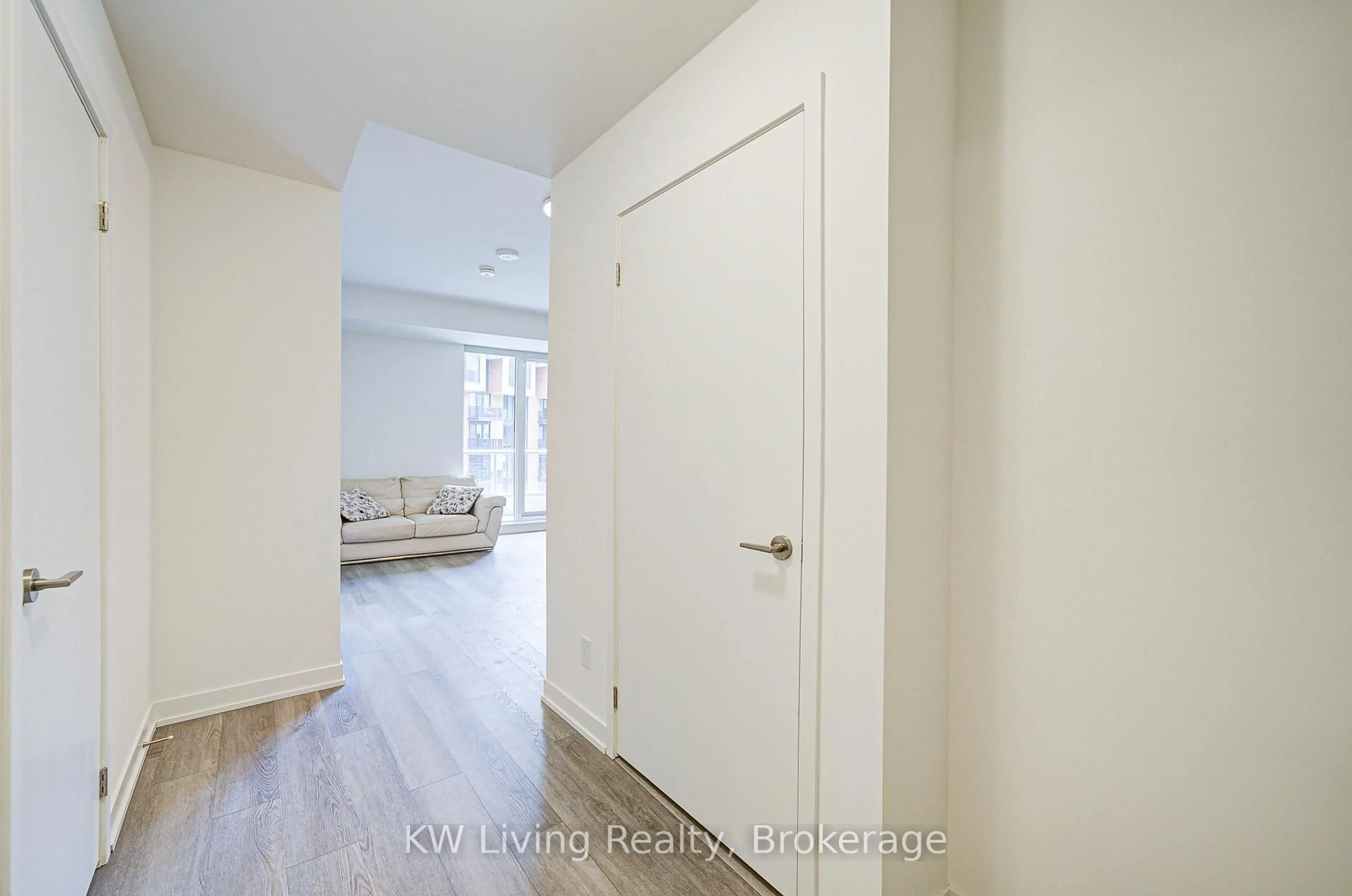 Indoor entryway for 292 Verdale Crossing #712, Markham Ontario L6G 0H6