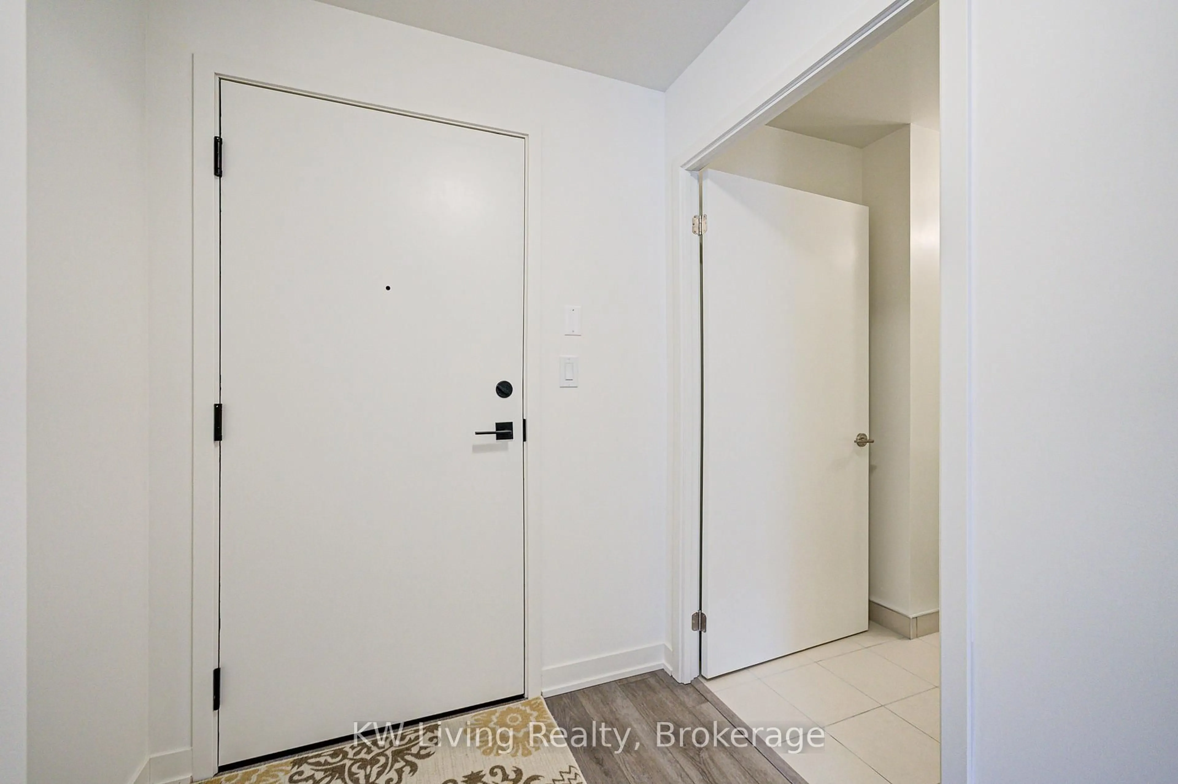Indoor entryway for 292 Verdale Crossing #712, Markham Ontario L6G 0H6