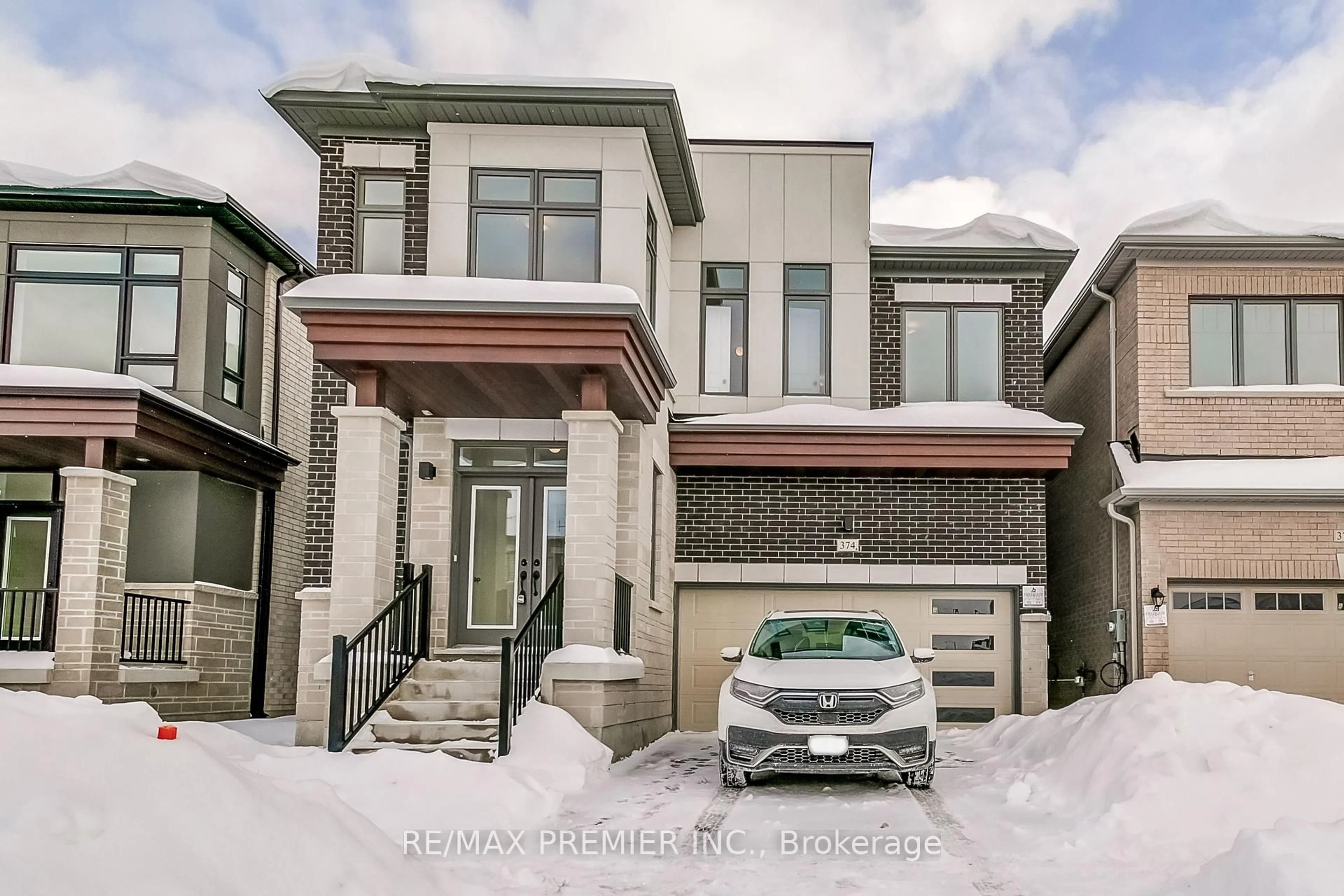 Home with brick exterior material, street for 374 Boundary Blvd, Whitchurch-Stouffville Ontario L4A 5E2