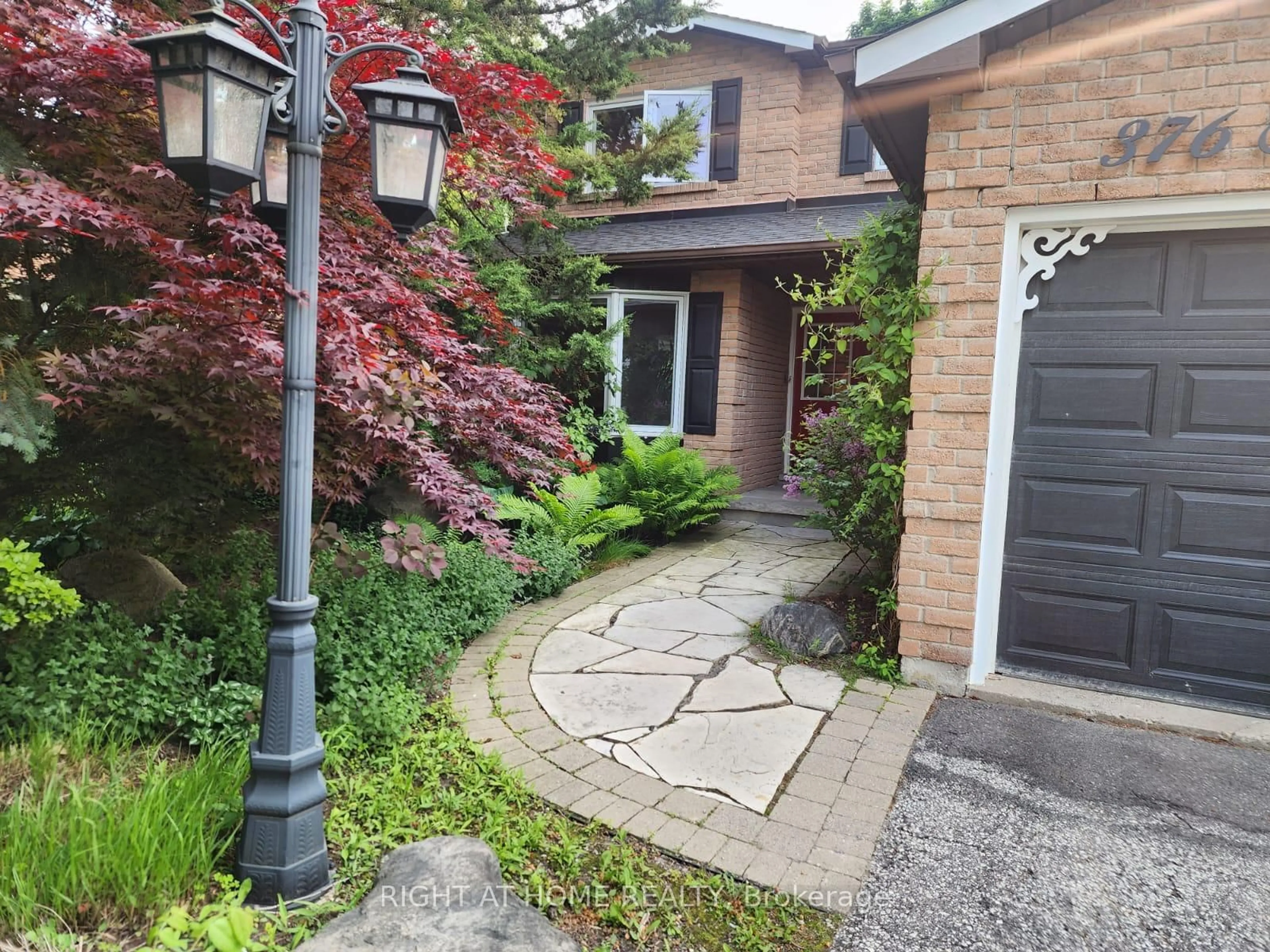 Unknown for 376 Selby Cres, Newmarket Ontario L3Y 6E1