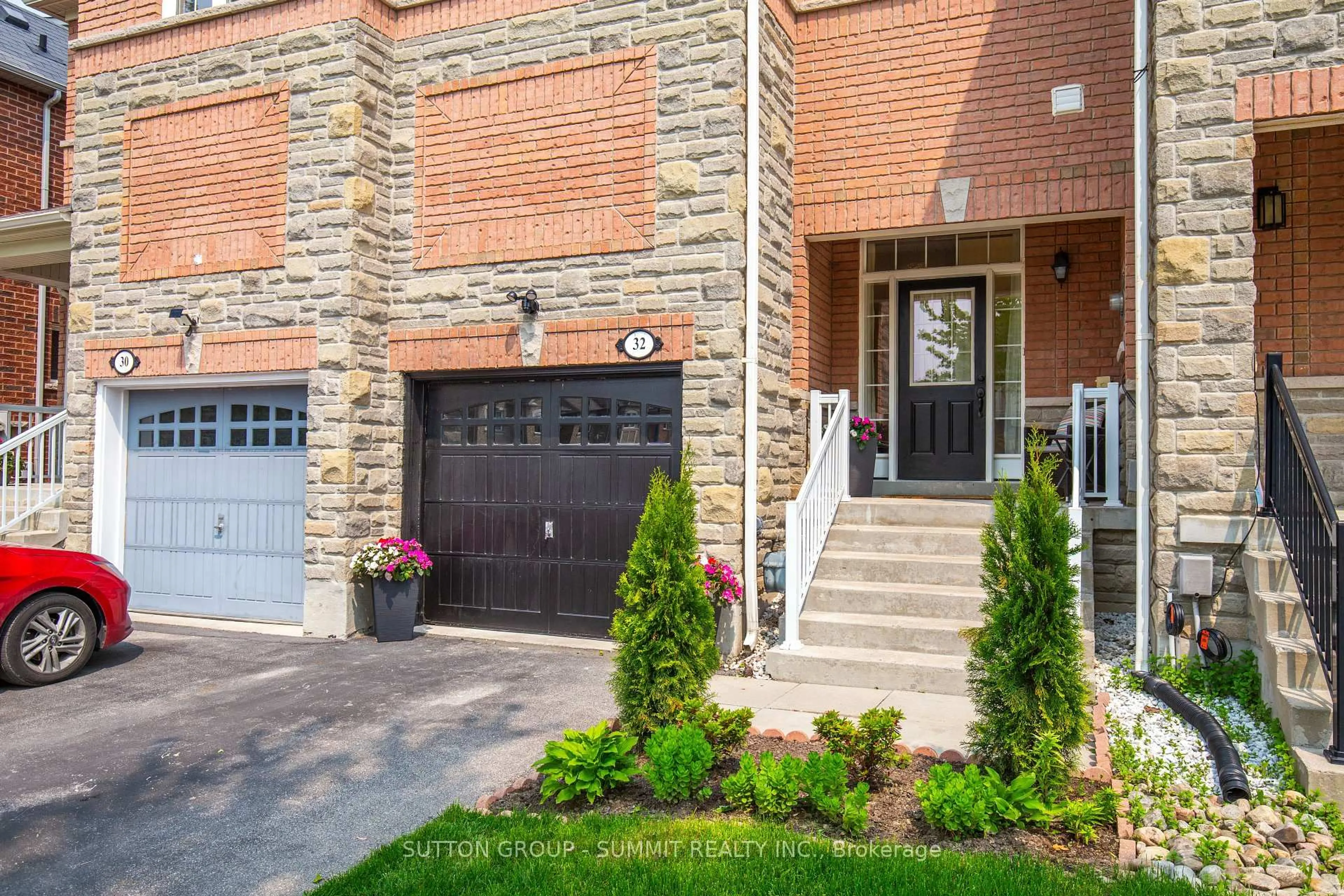 Home with brick exterior material, street for 32 GOSNEL Circ, Bradford West Gwillimbury Ontario L3Z 2A5