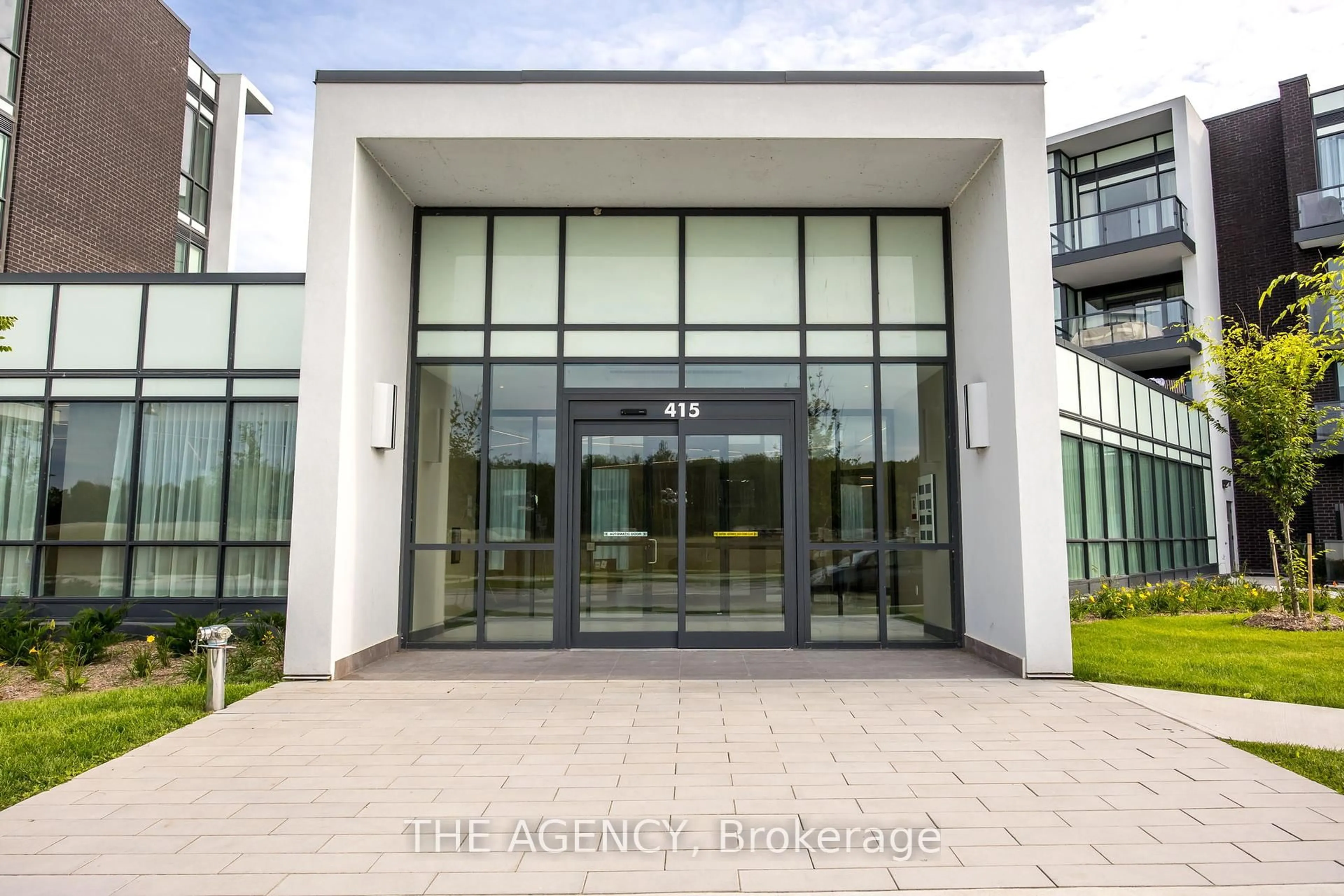 Indoor foyer for 415 Sea Ray Ave #G36, Innisfil Ontario L9S 0R5