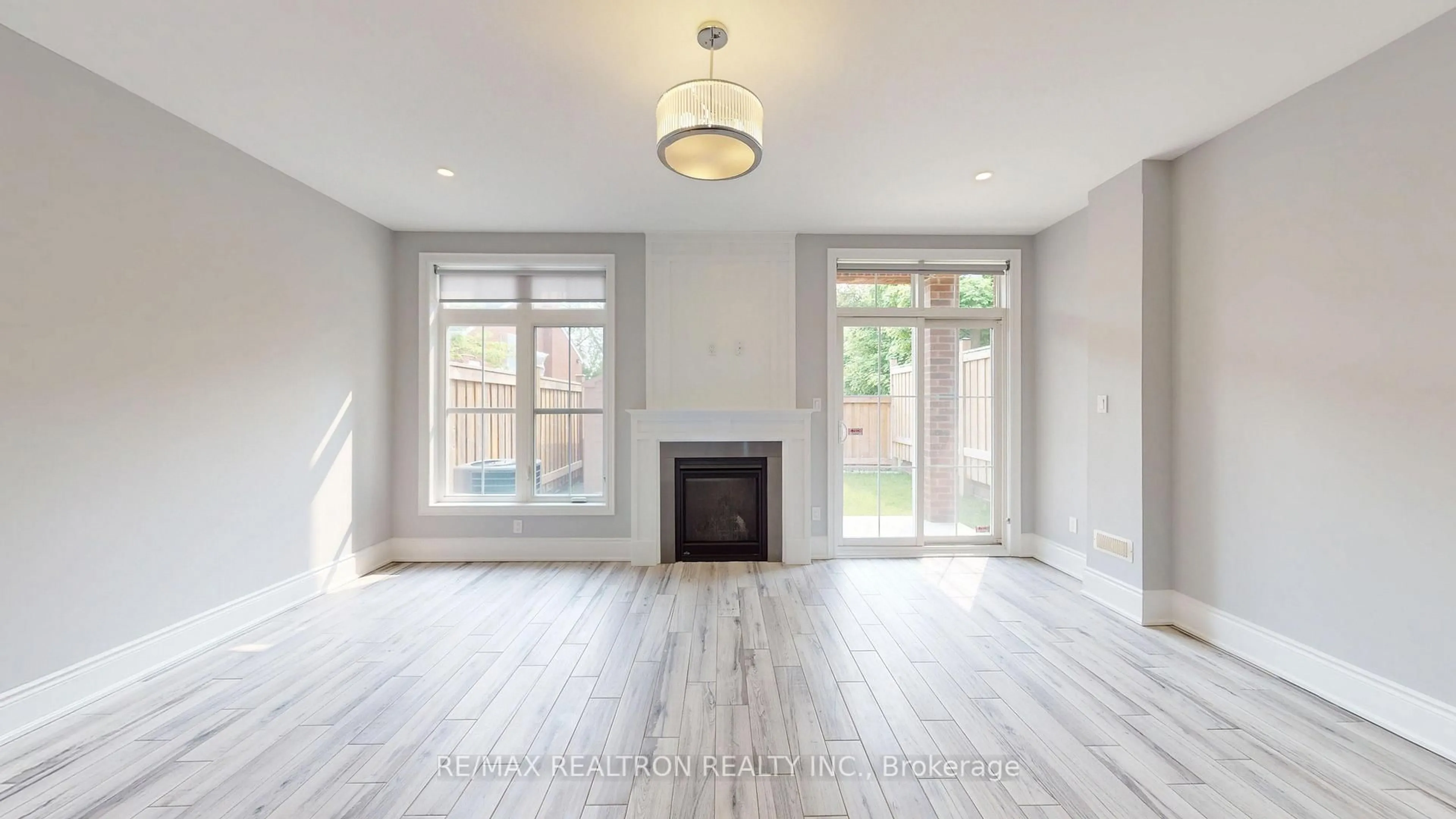 A pic of a room for 51 Hall St, Richmond Hill Ontario L4C 4N7