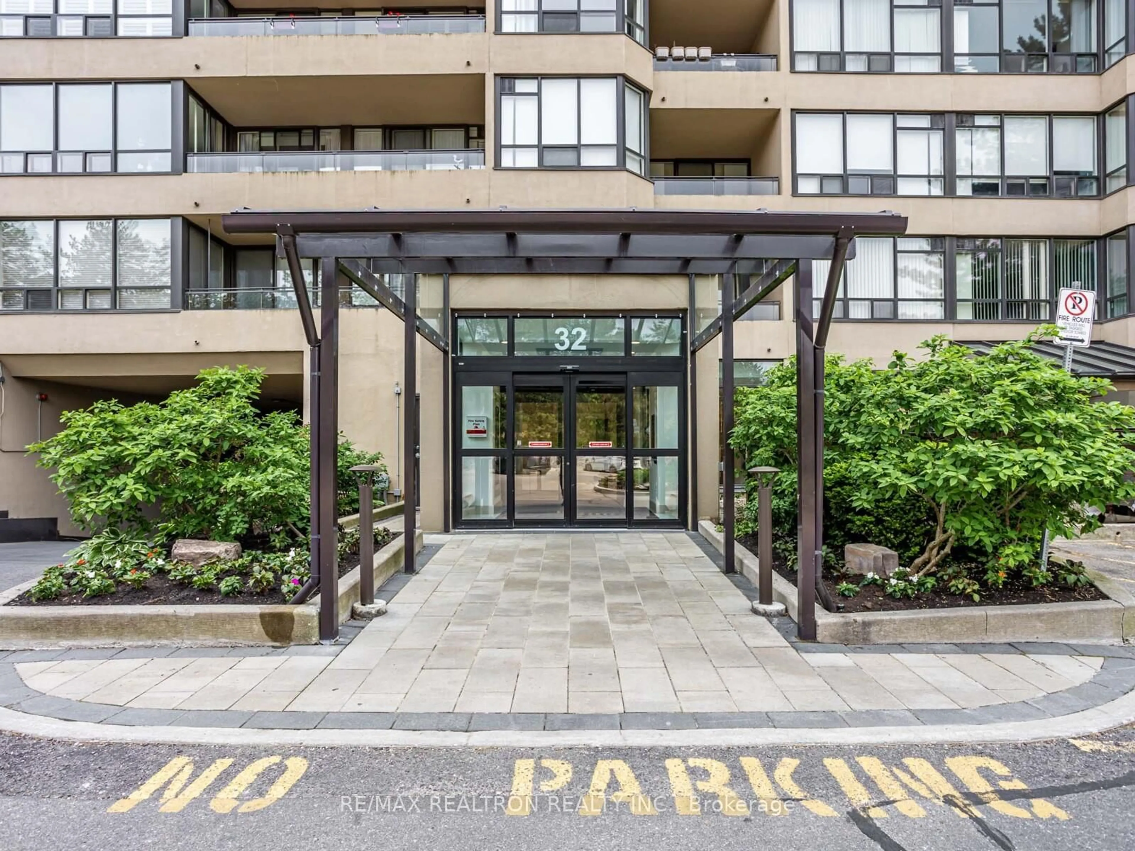 Unknown for 32 Clarissa Dr #619, Richmond Hill Ontario L4C 9R7