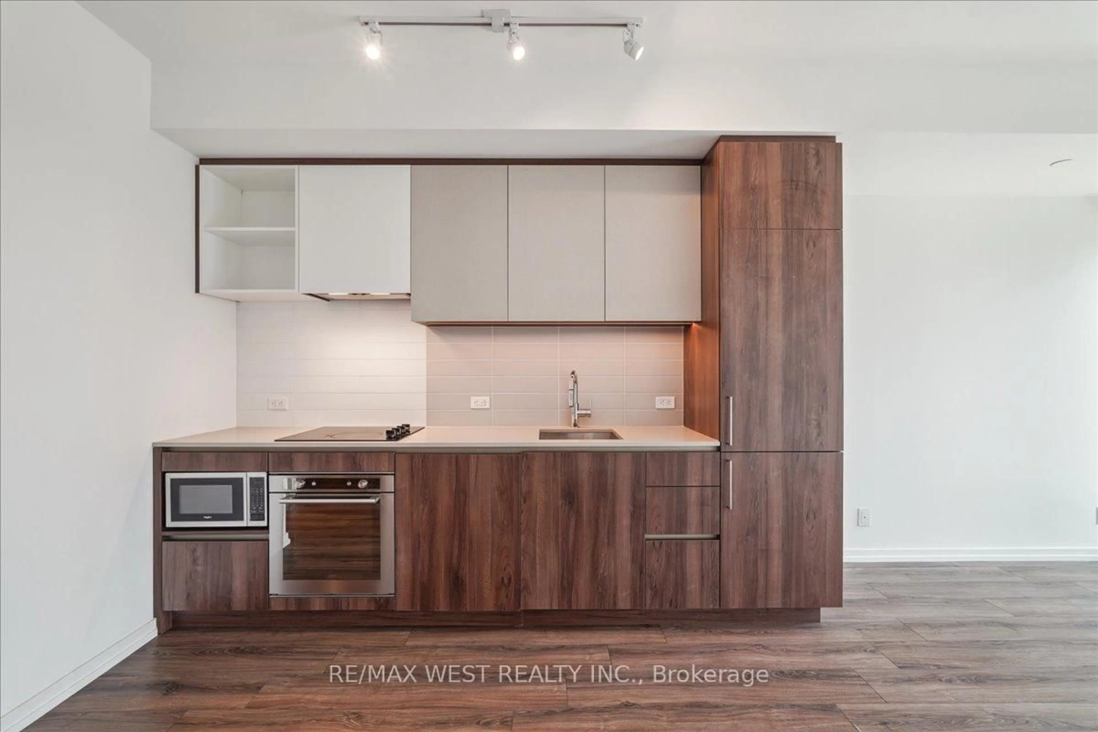 Standard kitchen, wood/laminate floor for 1000 Portage Pkwy #3508, Vaughan Ontario L4K 0L1