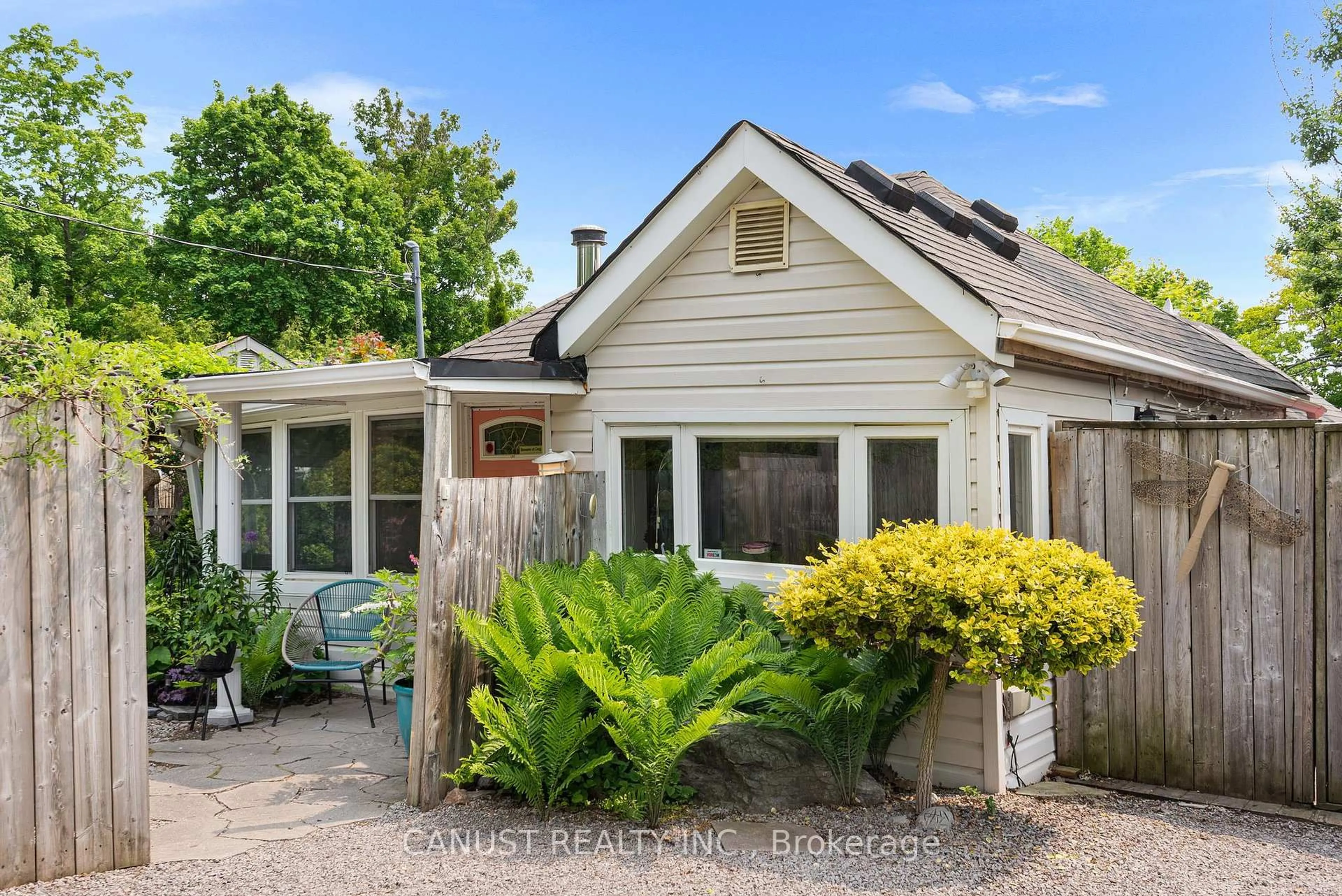 A pic from outside/outdoor area/front of a property/back of a property/a pic from drone, street for 30 Parkhill Dr, Whitchurch-Stouffville Ontario L4A 2G1