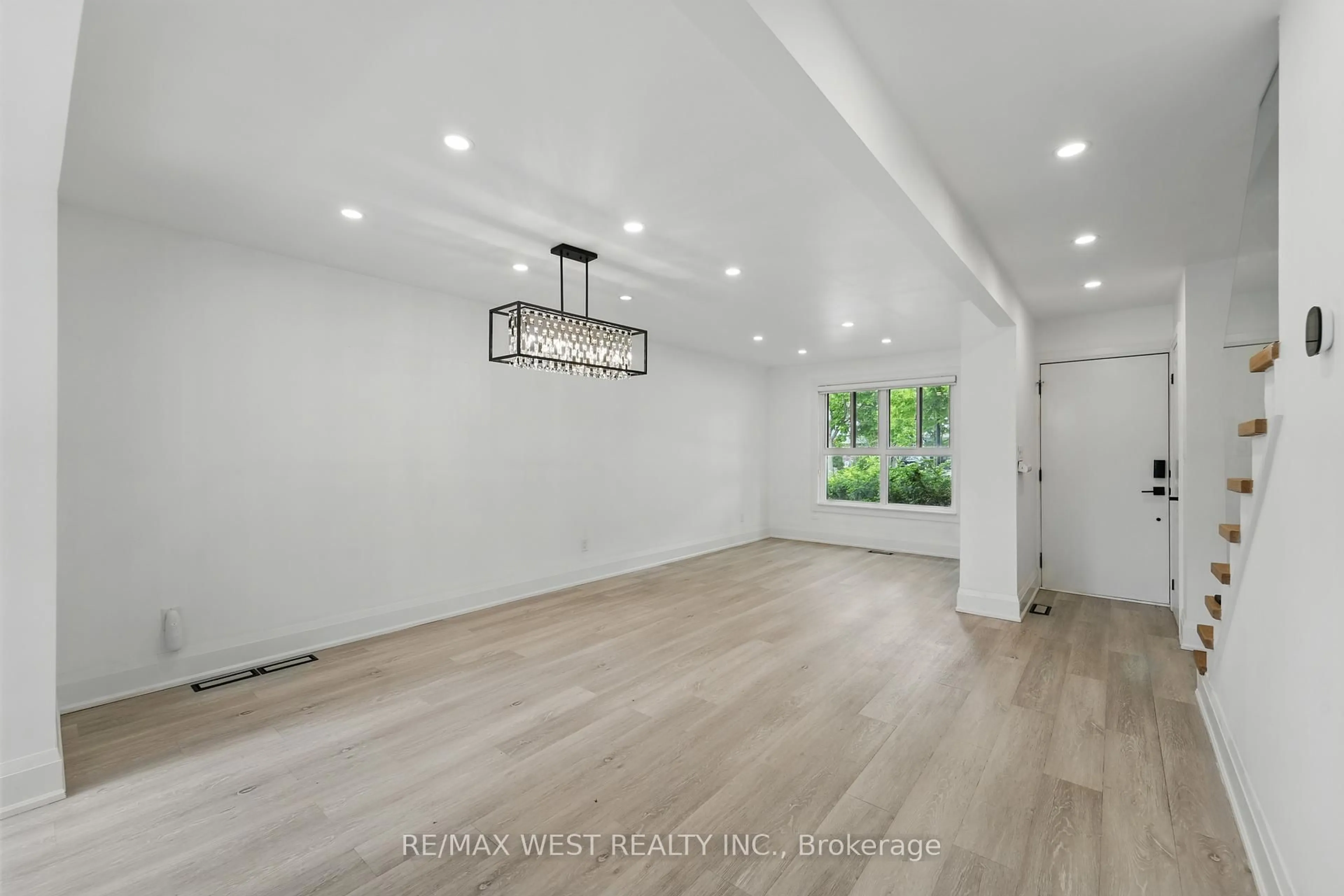 A pic of a room for 189 Springhead Gdns #9, Richmond Hill Ontario L4C 5C7