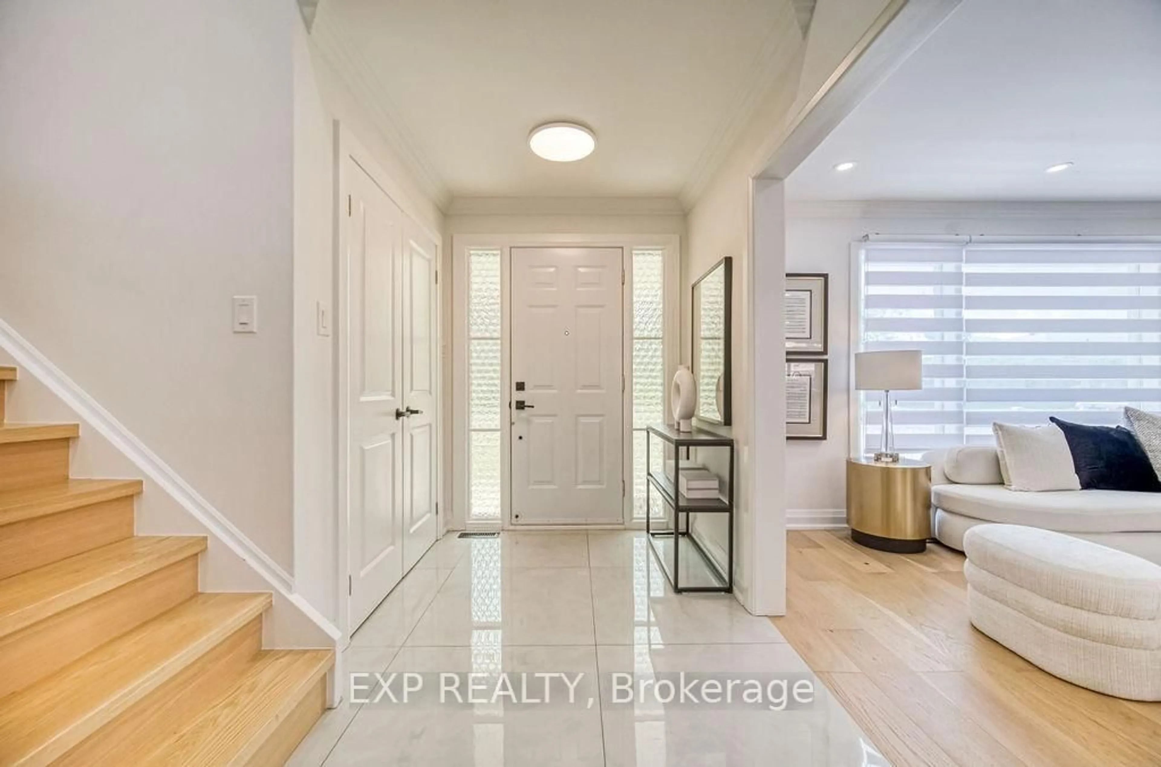 Indoor entryway for 11 Lillian Ave, Markham Ontario L3T 4N7