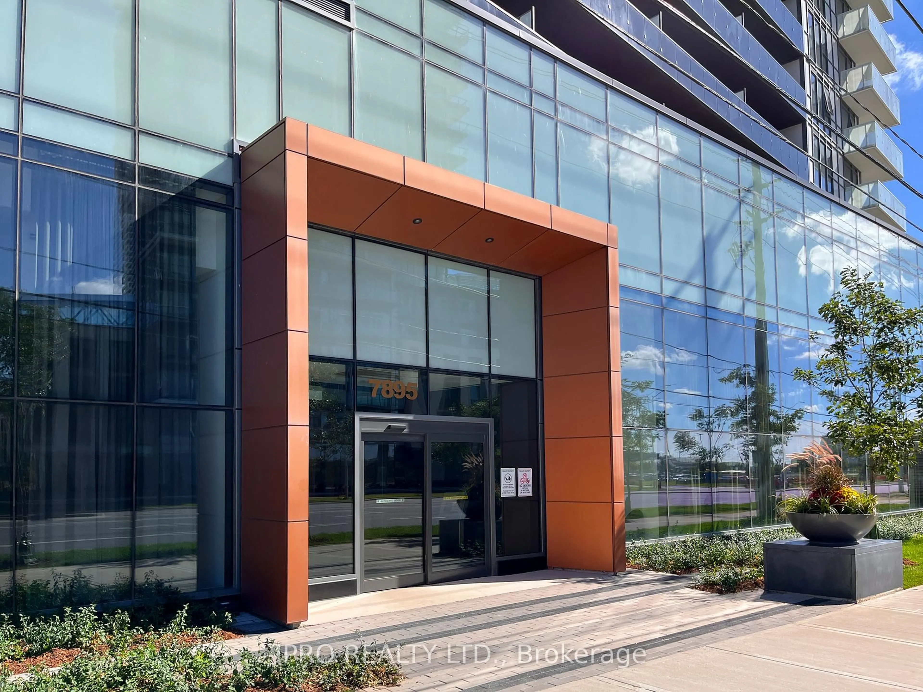 Indoor foyer for 7895 Jane St #809, Vaughan Ontario L4K 2M7