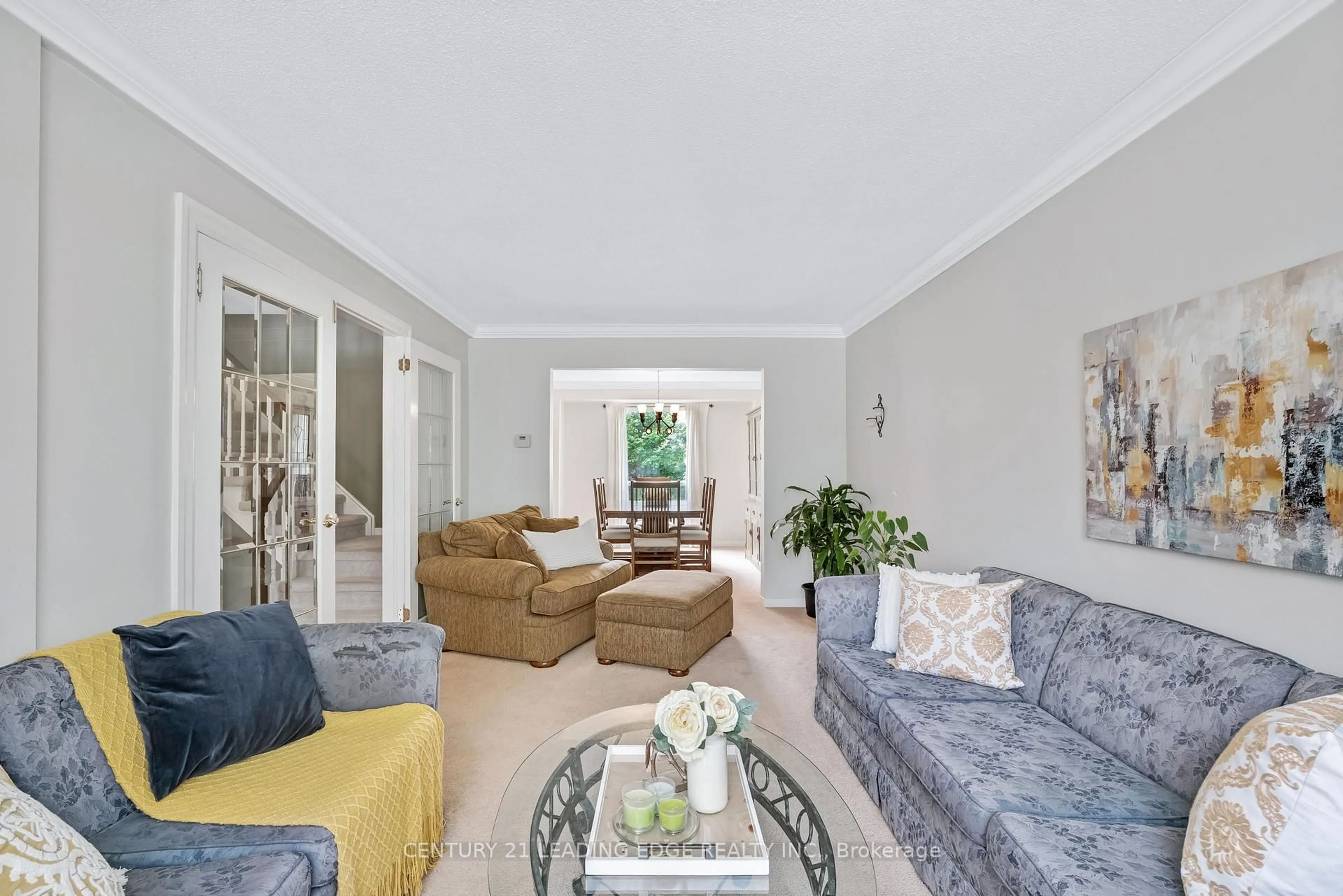 Living room with furniture, unknown for 40 Birchard Blvd, East Gwillimbury Ontario L0G 1M0