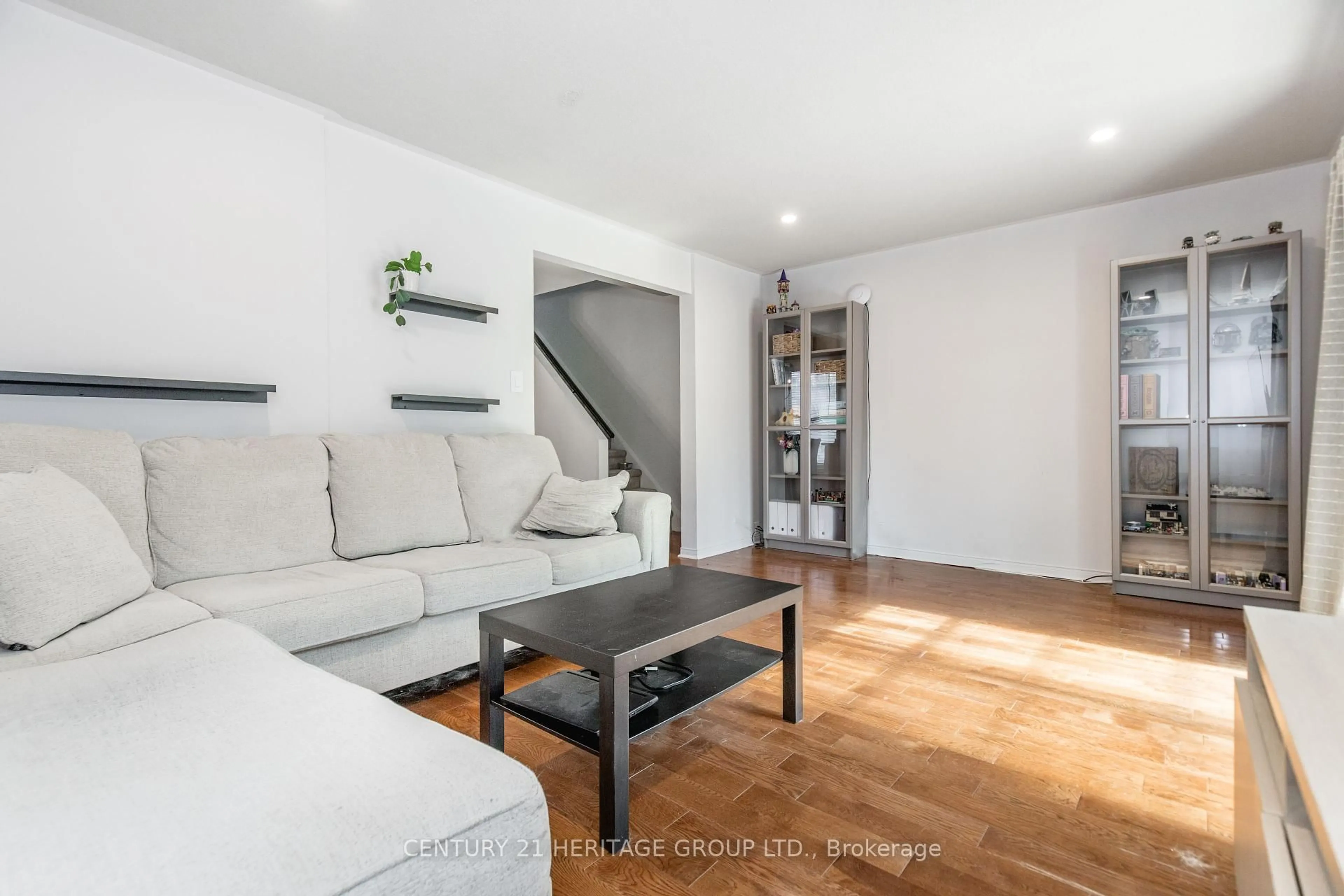 Living room with furniture, wood/laminate floor for 66 Simcoe Rd, Bradford West Gwillimbury Ontario L3Z 2B3