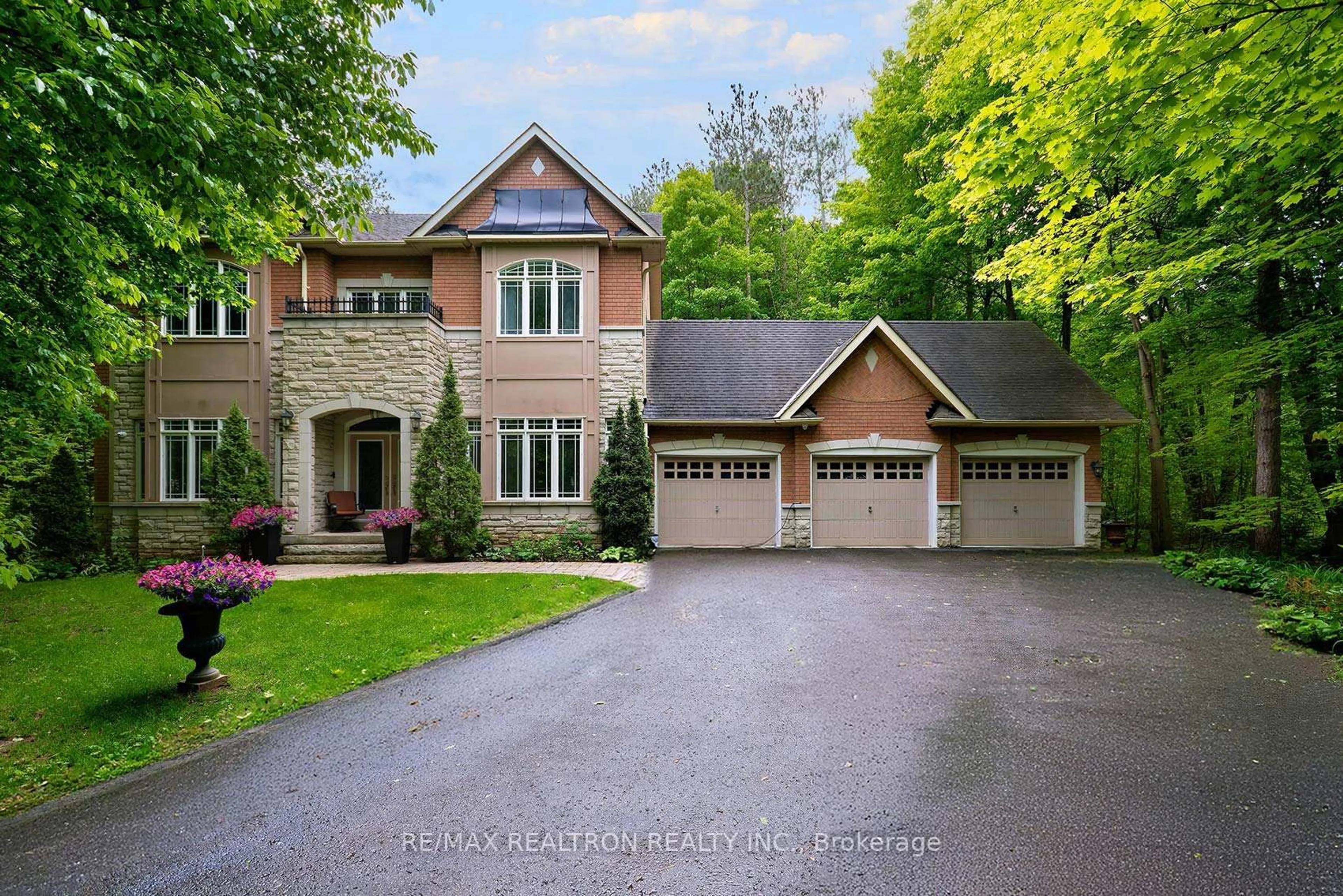 Home with brick exterior material, street for 45 Lake Woods Dr, Whitchurch-Stouffville Ontario L4A 1P1