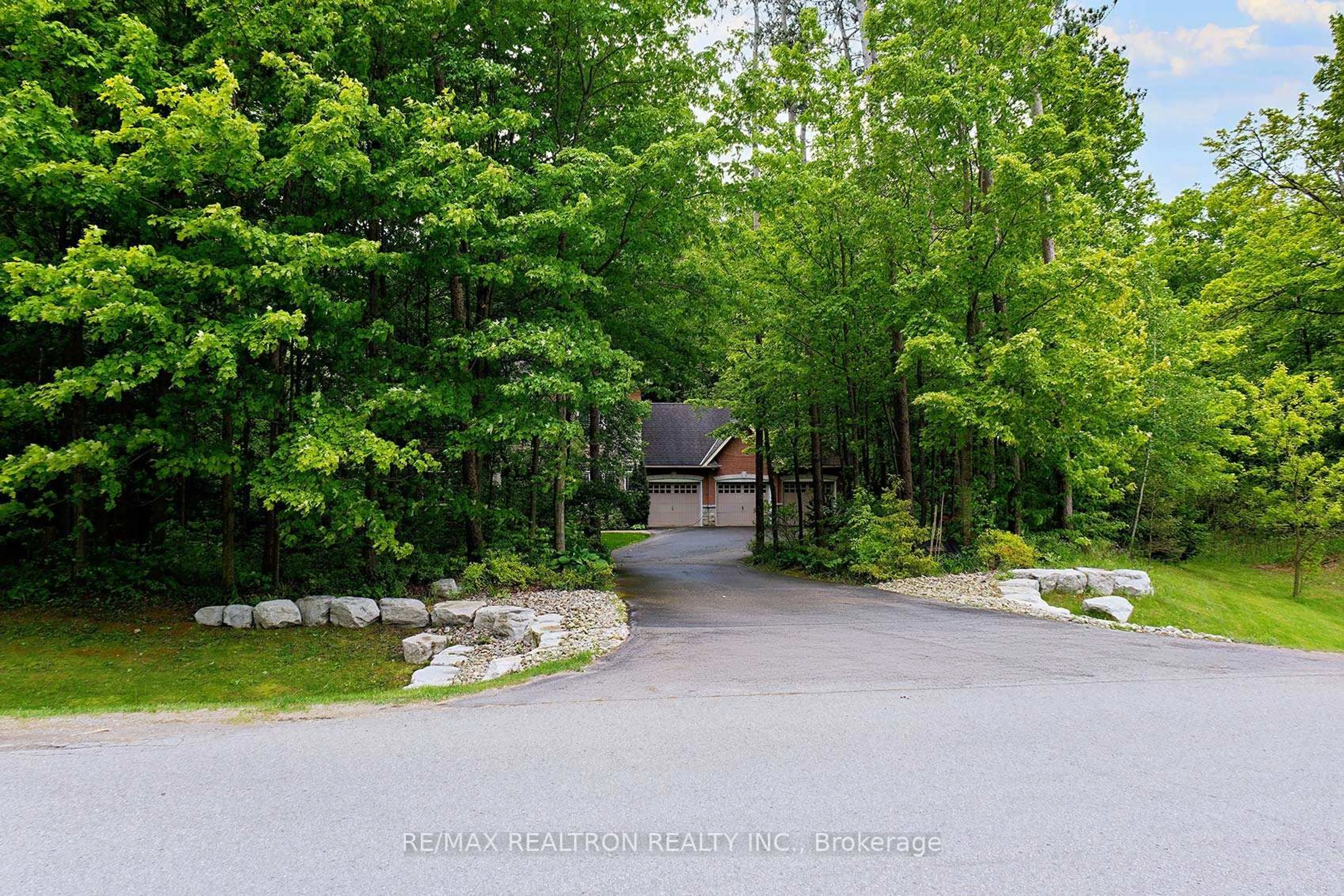 Unknown for 45 Lake Woods Dr, Whitchurch-Stouffville Ontario L4A 1P1