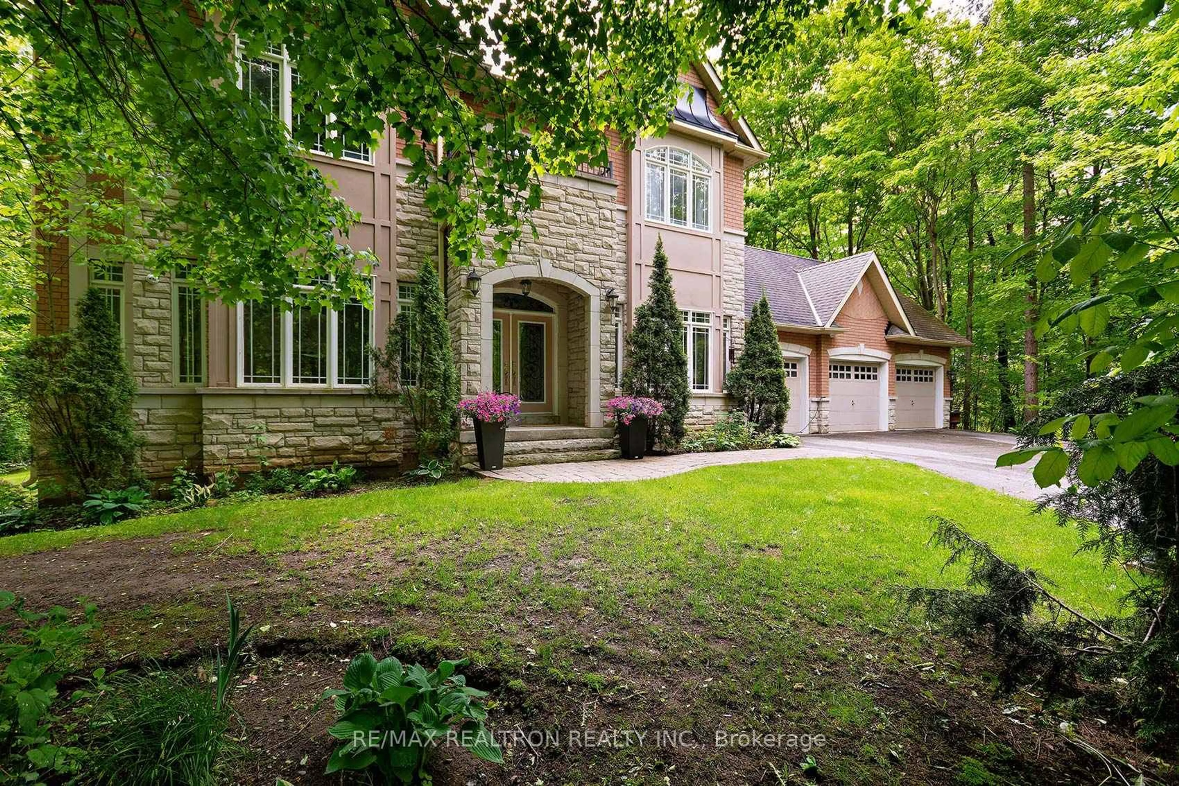 Home with brick exterior material, street for 45 Lake Woods Dr, Whitchurch-Stouffville Ontario L4A 1P1