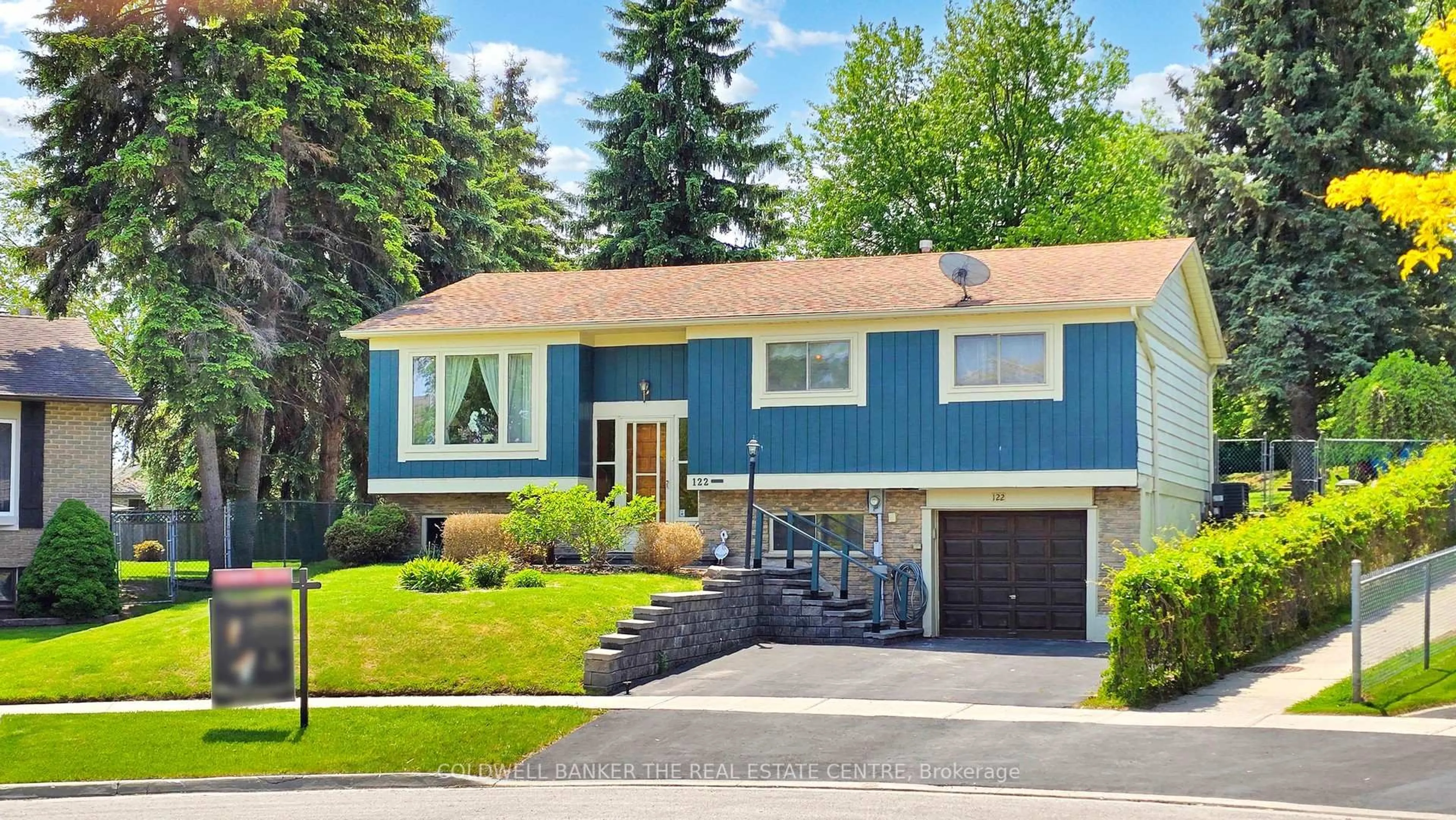 Home with vinyl exterior material, street for 122 Valleyview Cres, Bradford West Gwillimbury Ontario L3Z 1S7