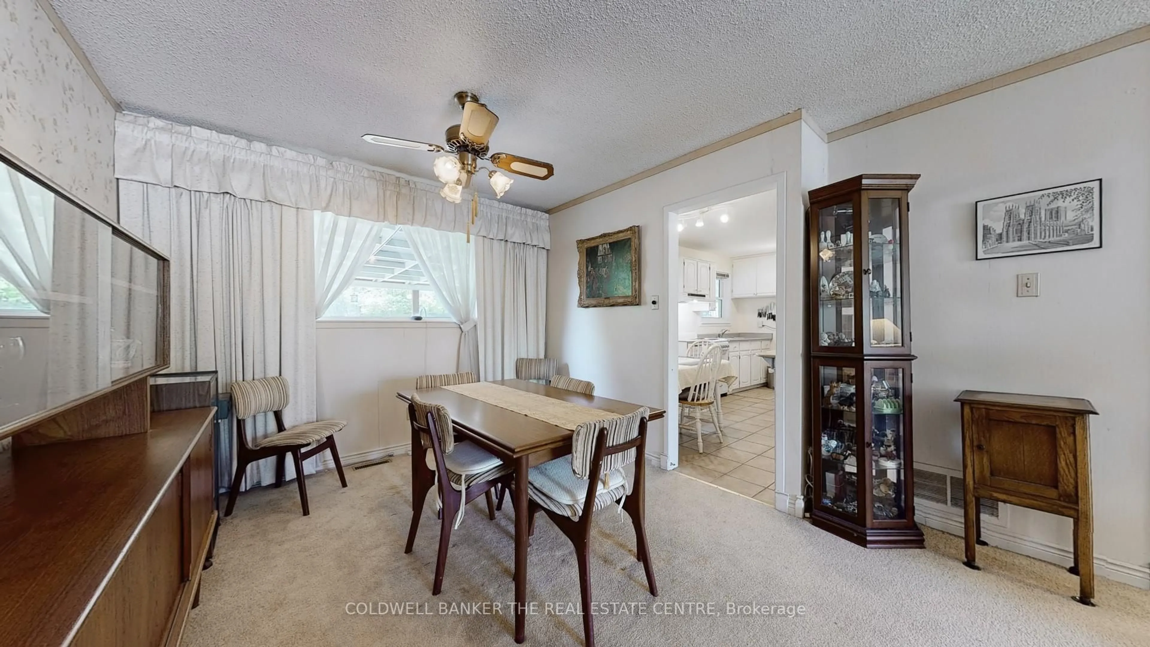 Dining room, unknown for 122 Valleyview Cres, Bradford West Gwillimbury Ontario L3Z 1S7