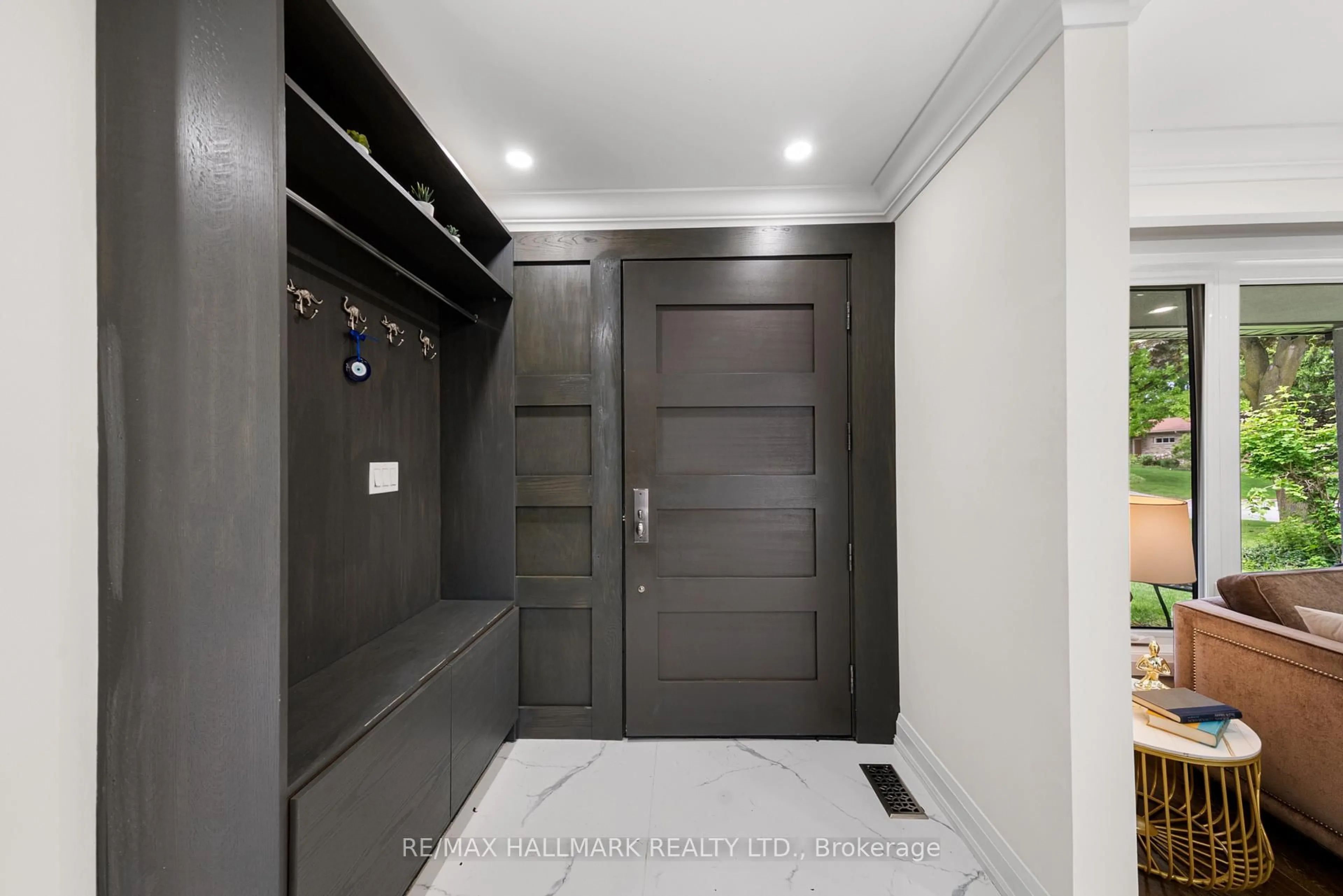 Indoor entryway for 220 Grandview Ave, Markham Ontario L3T 1J4