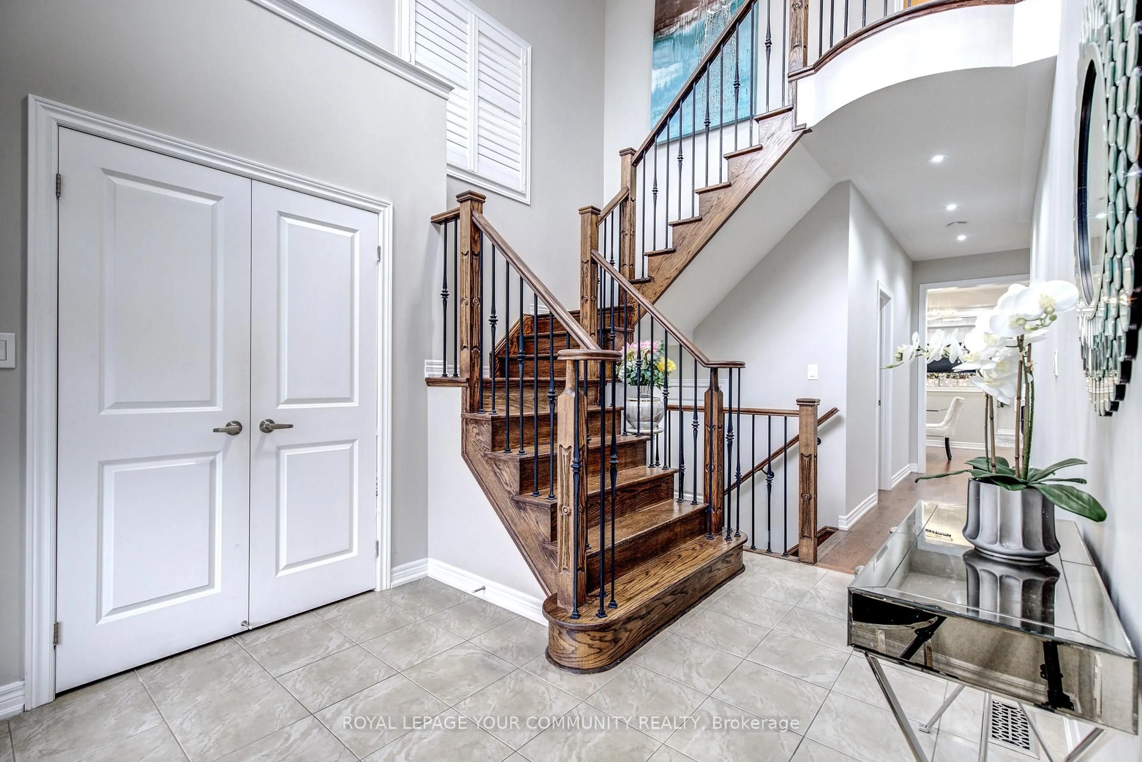 Indoor entryway for 14 Beaconsfield Dr, Vaughan Ontario L4H 4L5