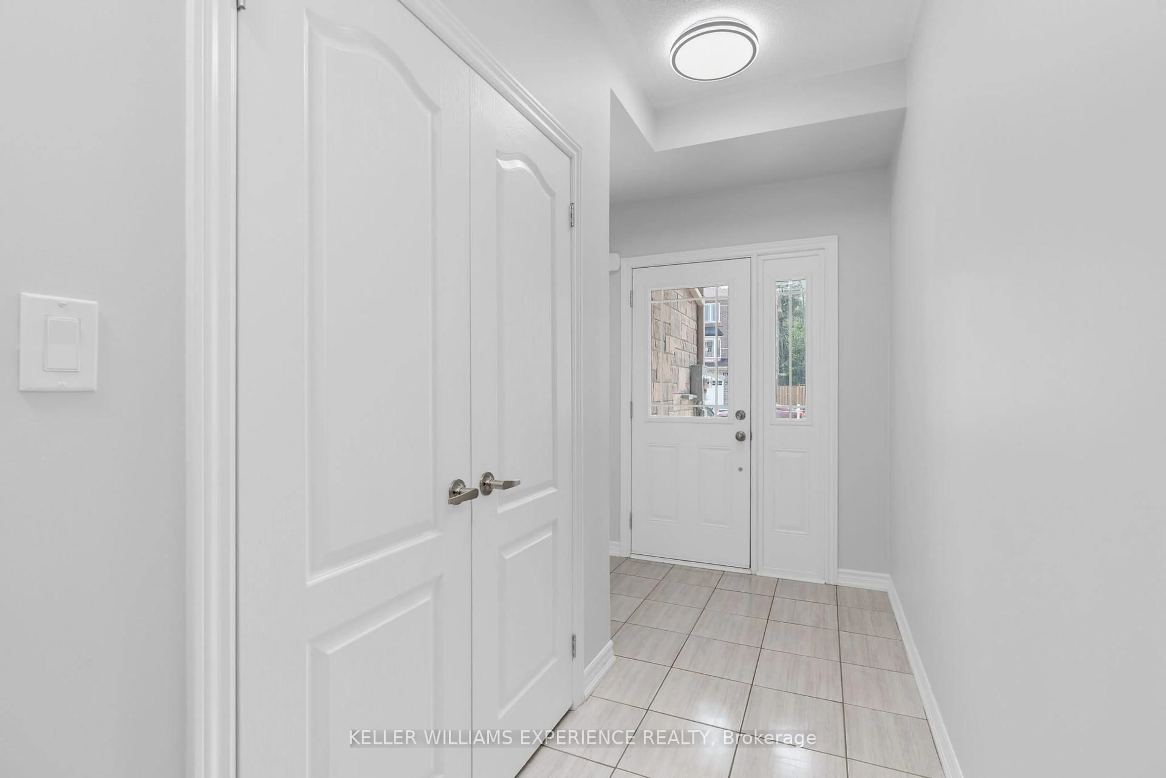 Indoor entryway for 49 Milson Cres, Essa Ontario L3W 0C9