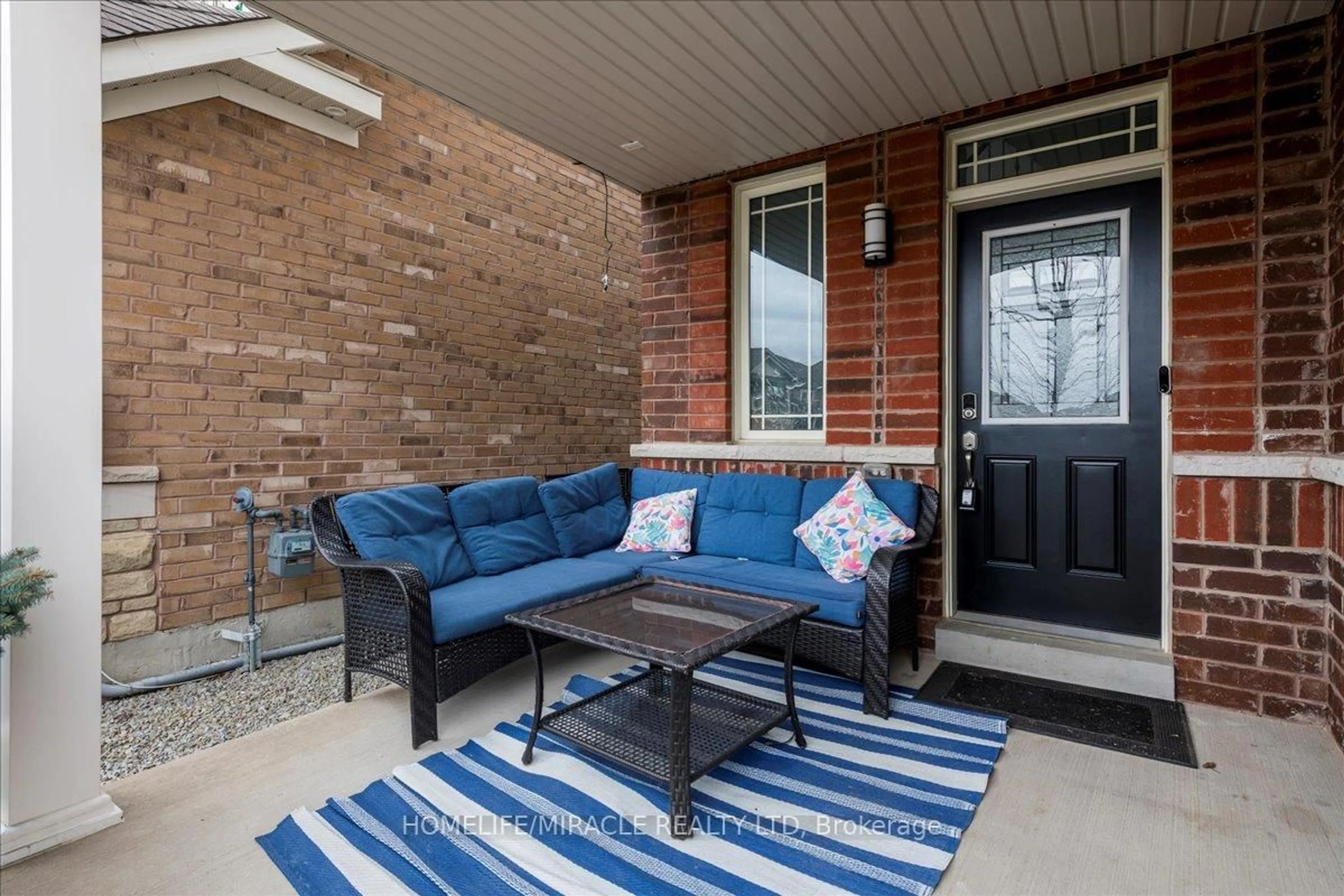 Patio, street for 74 Cauthers Cres, New Tecumseth Ontario L9R 0L2