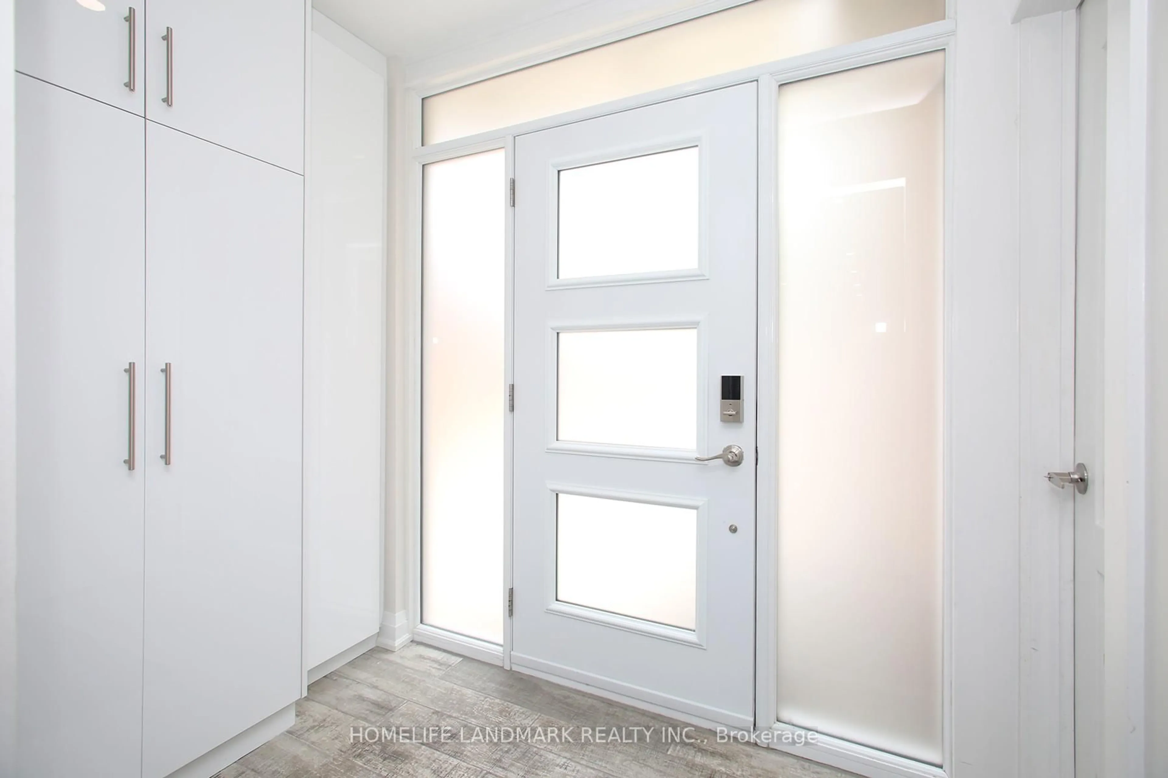 Indoor entryway for 28 Andrea Lane, Vaughan Ontario L4L 1E7