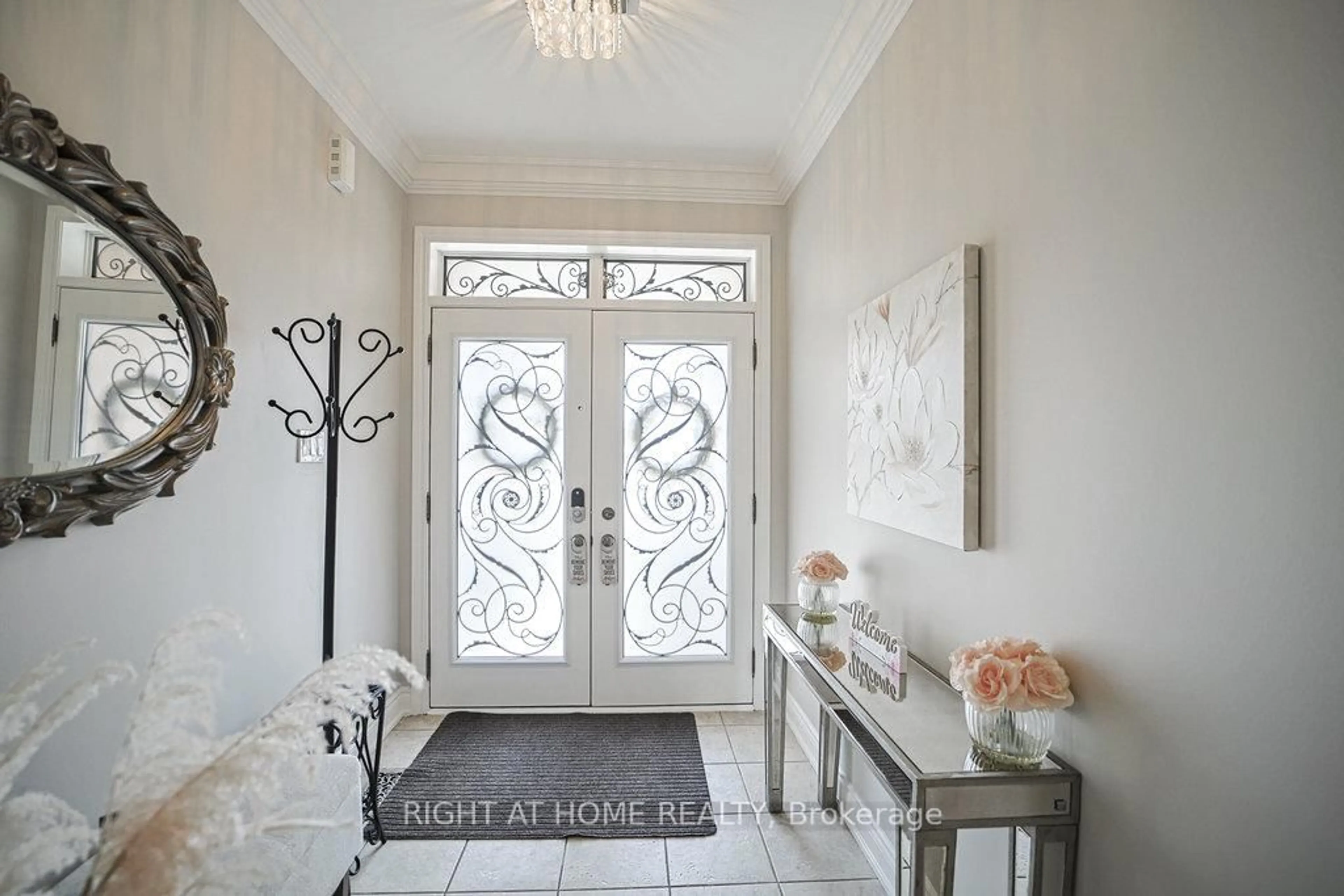 Indoor entryway for 65 Firwood Dr, Richmond Hill Ontario L4S 2A1